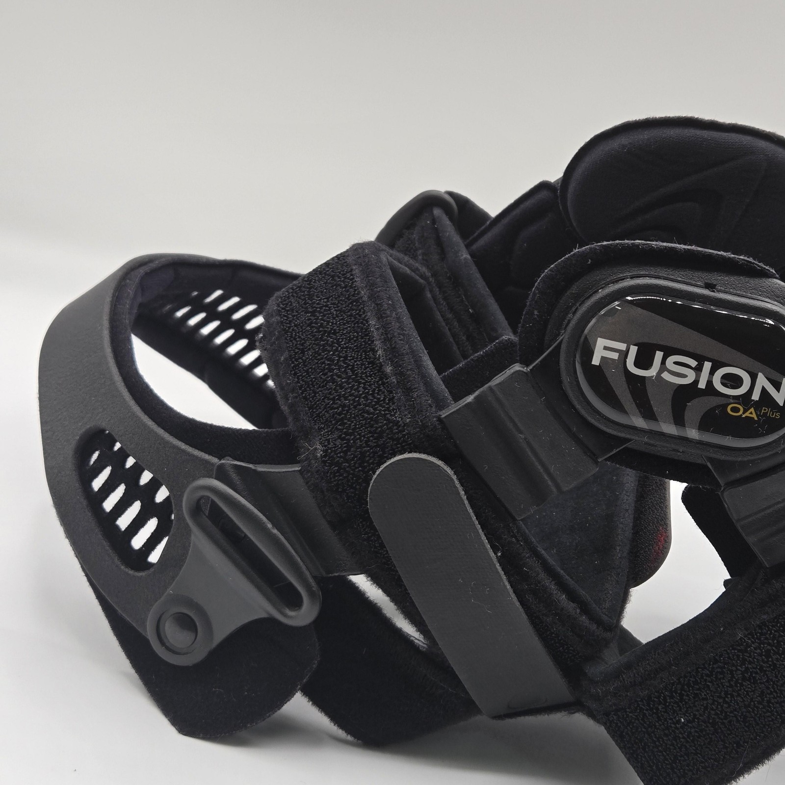 Breg Fusion OA Plus Knee Brace One Size Black Neoprene Hinged Support Adjustable