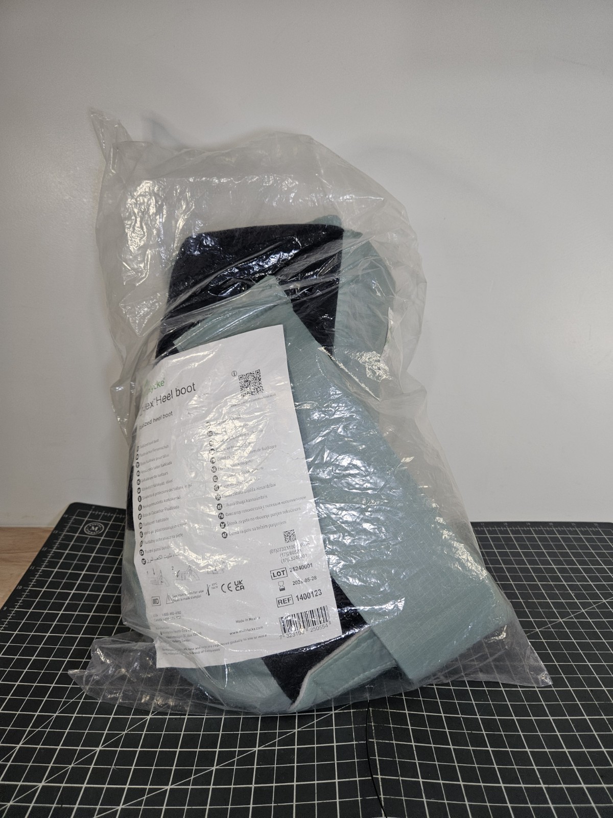 NEW Molnlycke Z-Flex Fluidized Heel Boot #1400123 Factory Sealed Exp 2028
