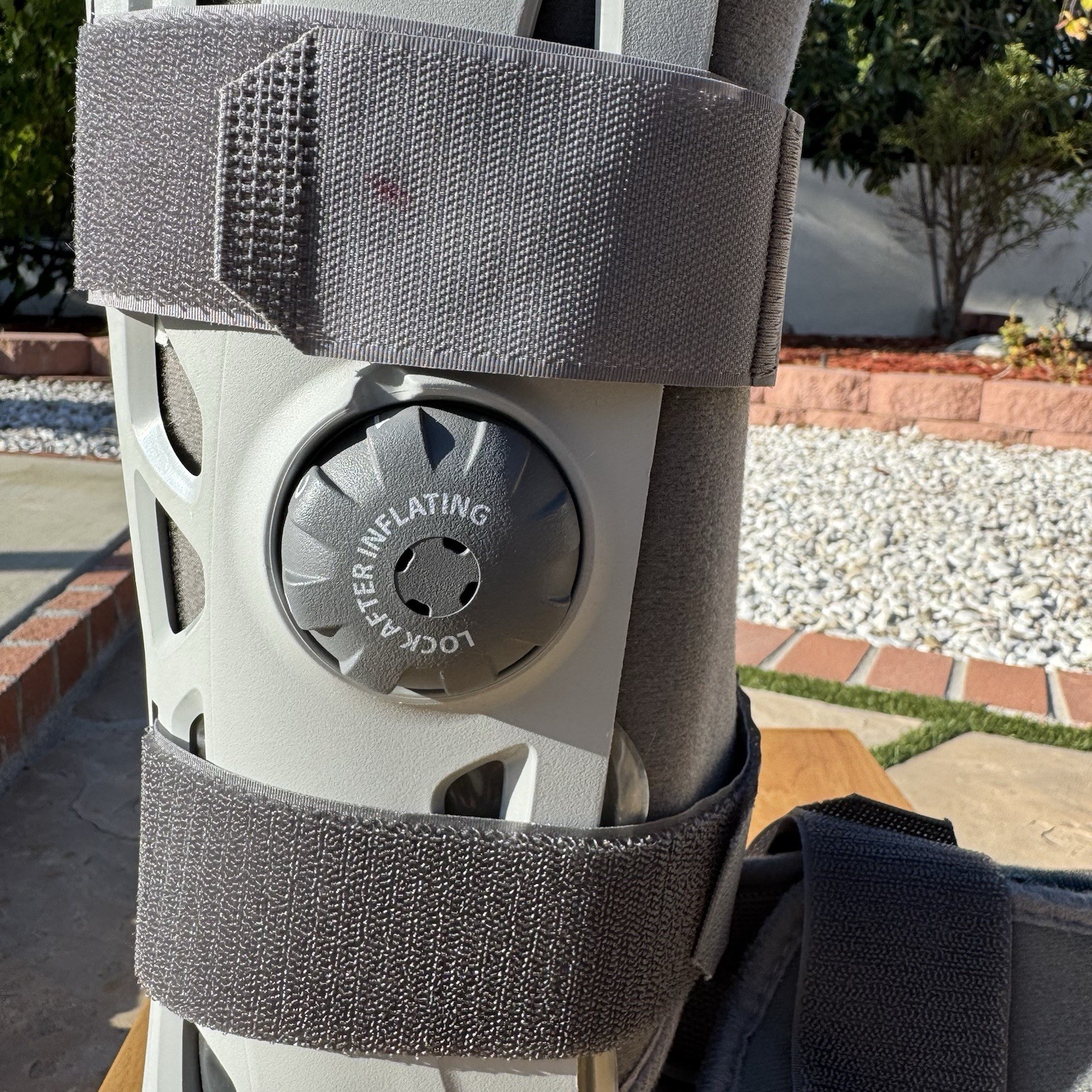 AirCast Softstrike Walking Pneumatic Pump Boot DJO LLC Size Medium