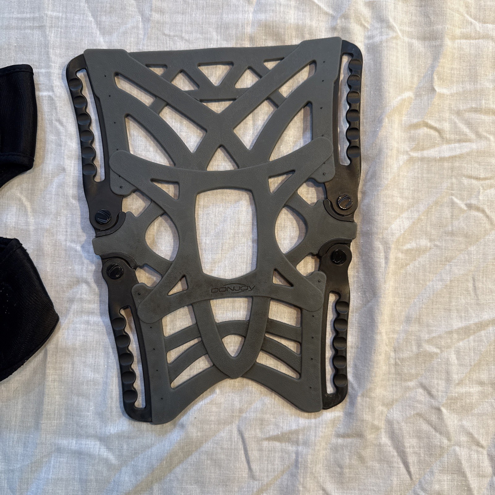 DonJoy Reaction WEB Knee Brace Size M/L