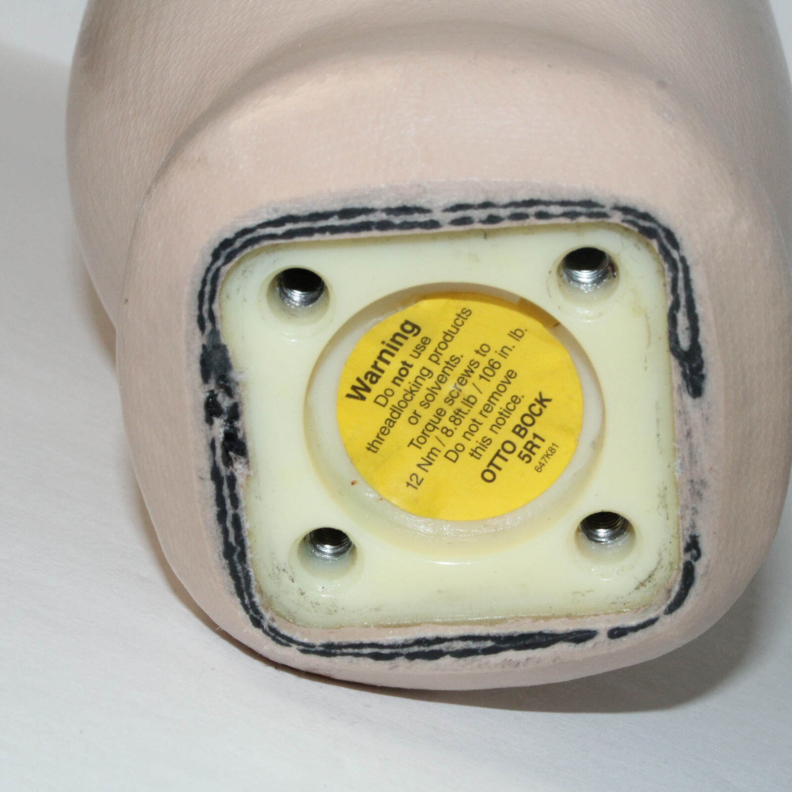PROSTHETIC LEFT BELOW KNEE LEG SOCKET w OTTOBOCK BASE & VACUUM PORT H=11″ D=4.5″