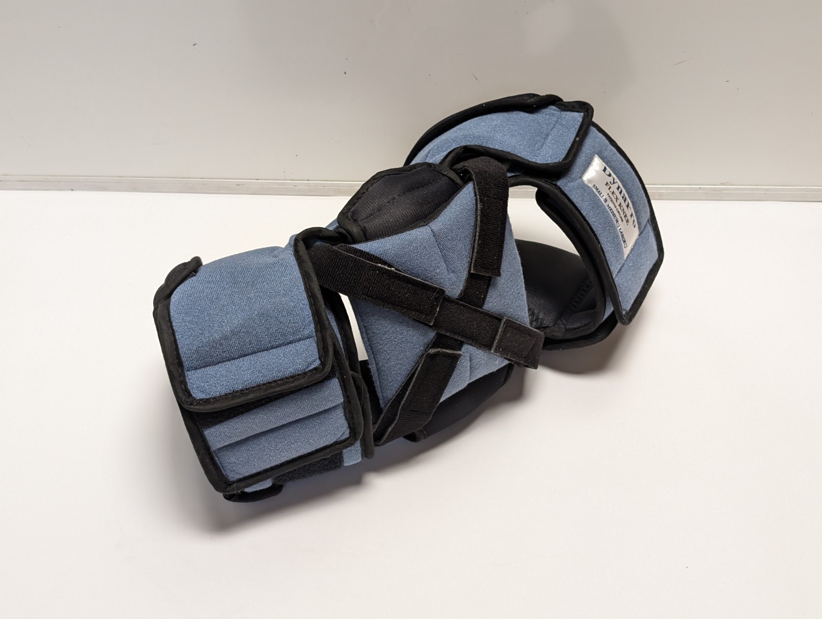 DYNA PRO Flex Knee Size Small ( USED).