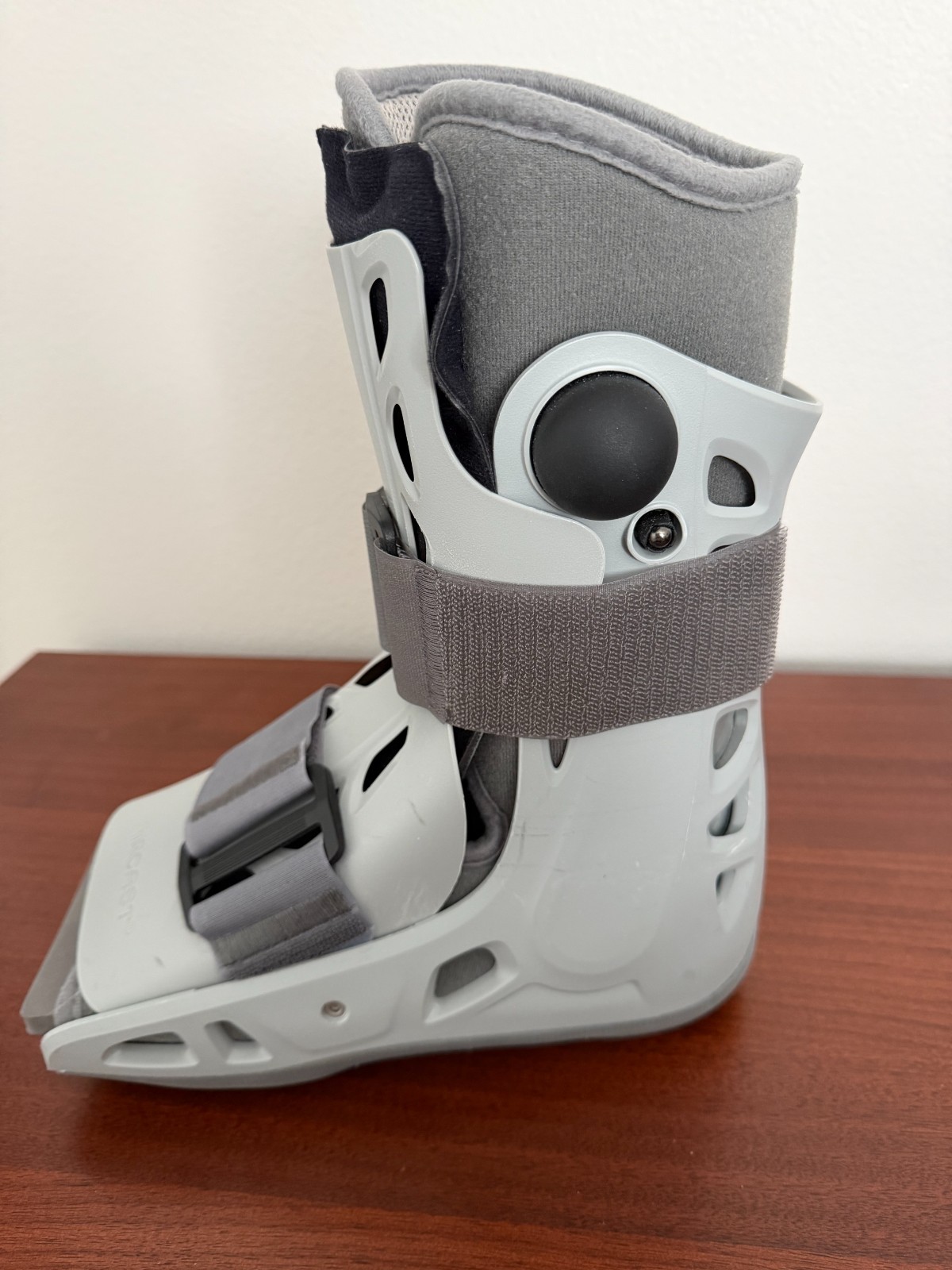 Aircast Short Walking Boot DJO LLC Size Small