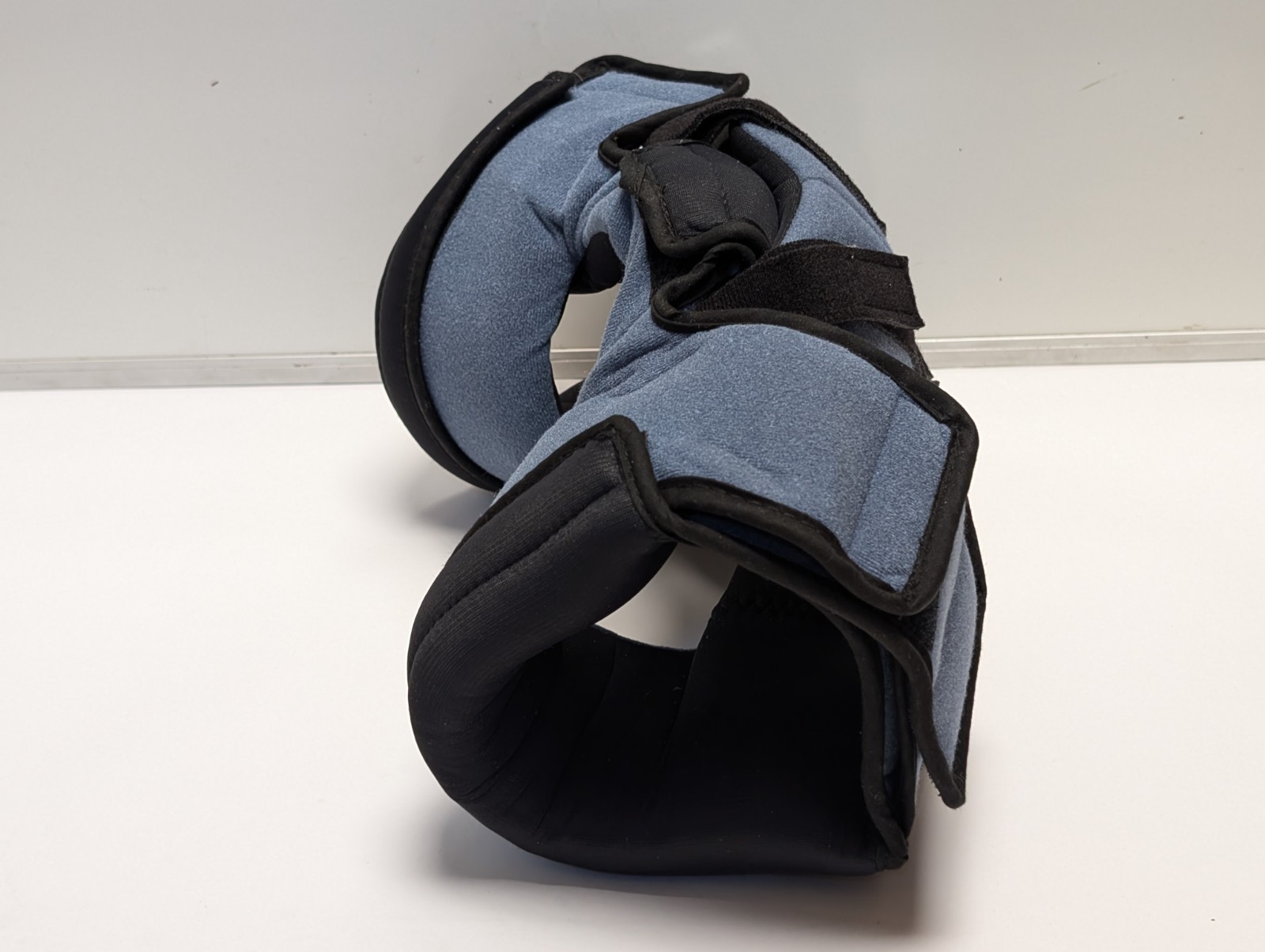 DYNA PRO Flex Knee Size Small ( USED).