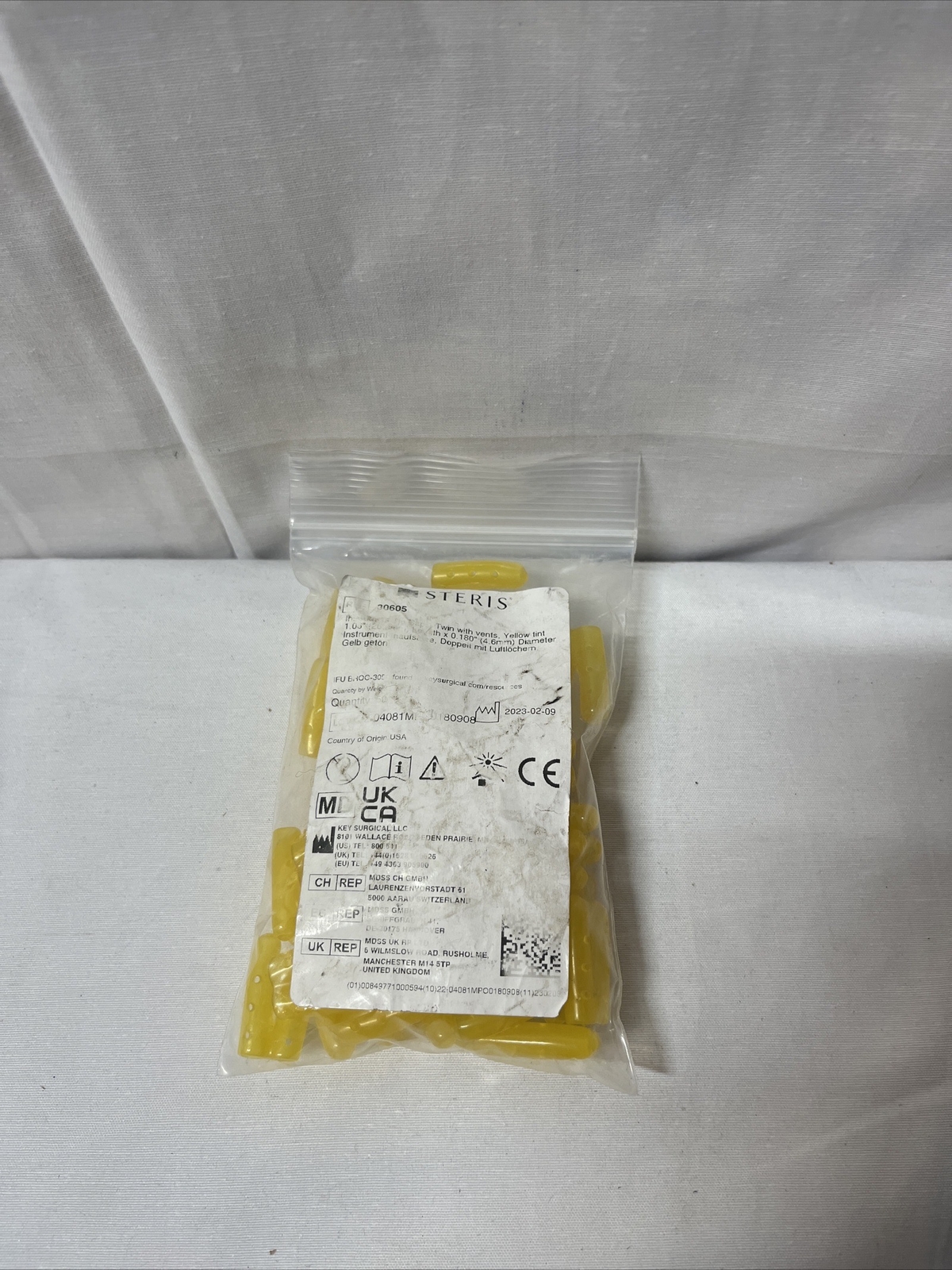 TWIN CAP VENT YELLOW TINT DIA 0.180X1.06IN [50/PK]