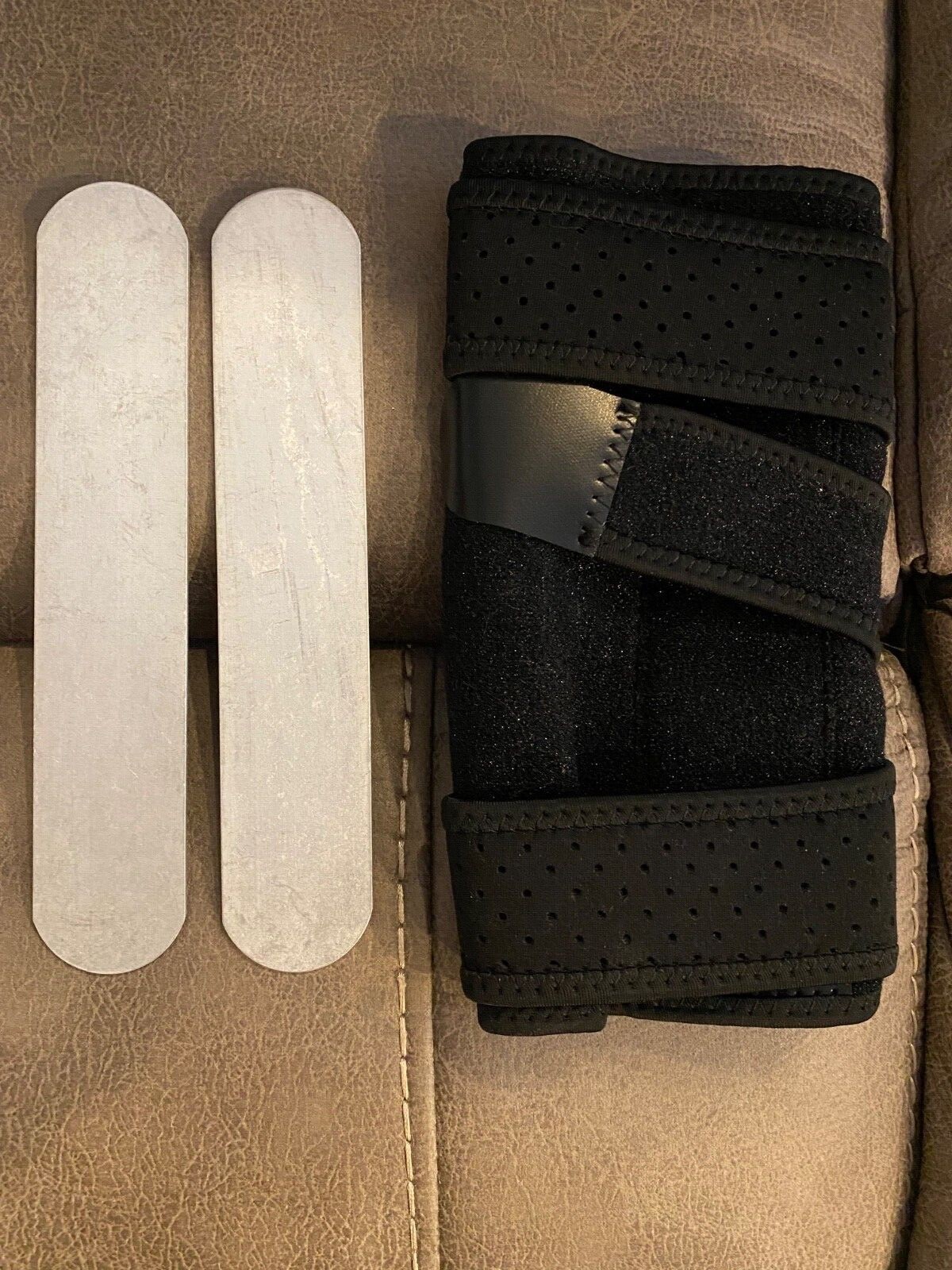 Elbow support brace with 2 metal stabilizers (removable). Adjustable sizing.