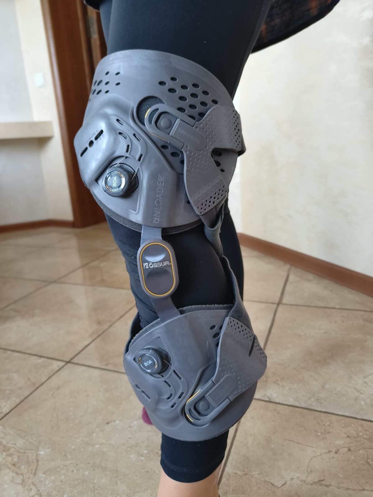 Ossur Unloader One X Knee Brace Left Leg – Size M – Excellent Condition