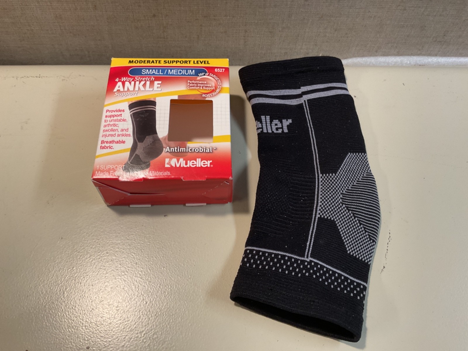 Mueller 1 Ankle Support S/M Four 4 Way Stretch Breathable Excellent Condition