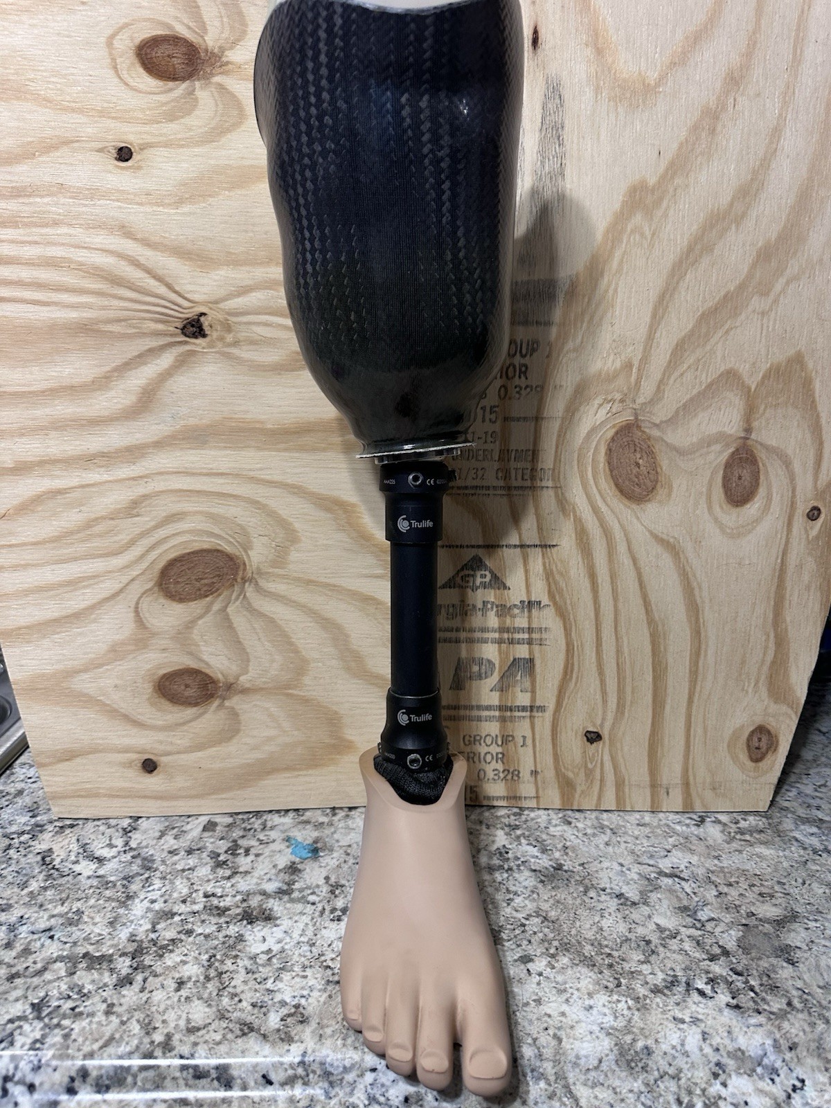 TRULIFE PROSTHETIC Right LEG AAA225, Kinterra ankle Foot 26, carbon fiber socket