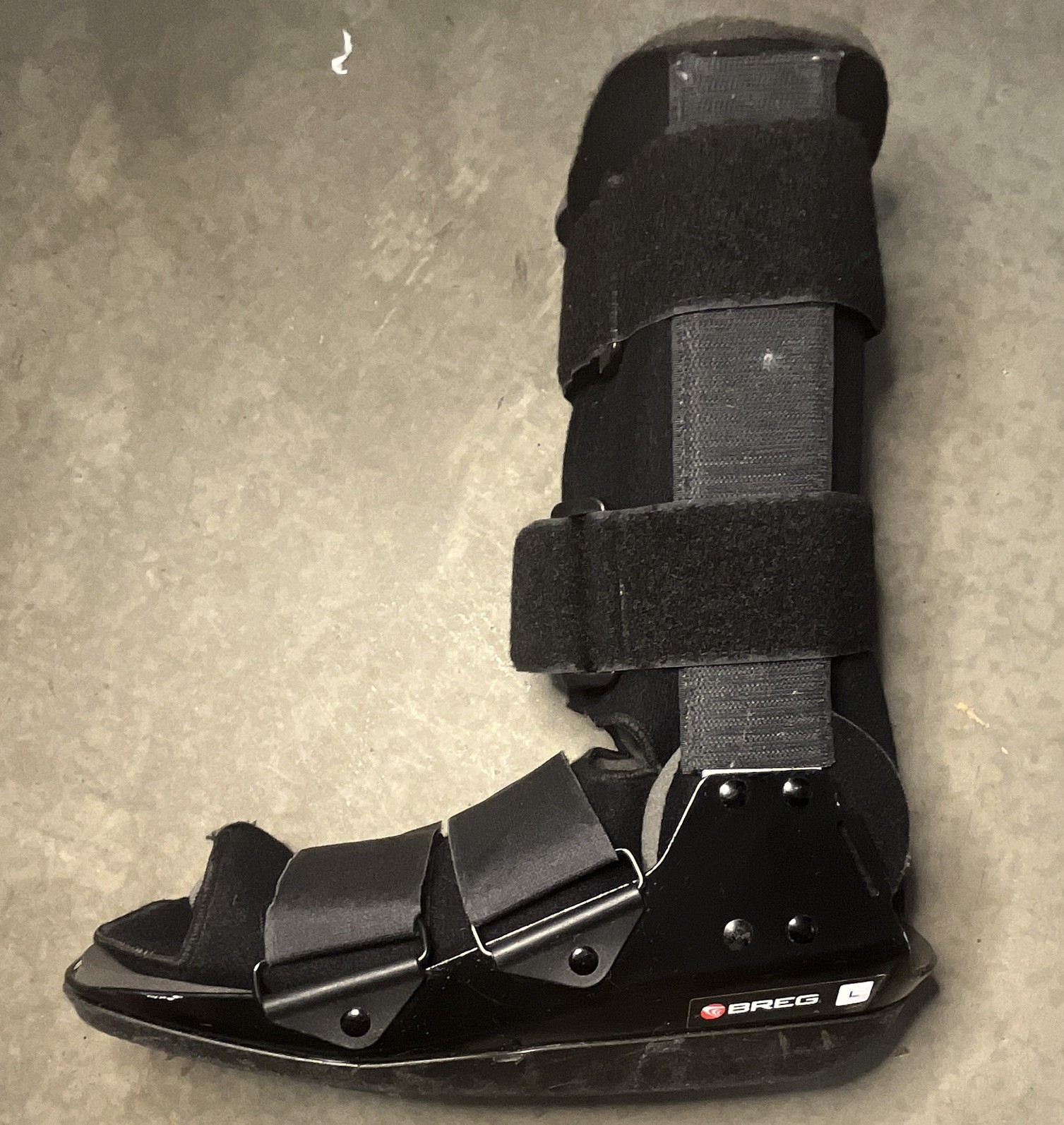 Breg Adjustable Walking Boot Brace Immobilization/Stabilization Size L Black