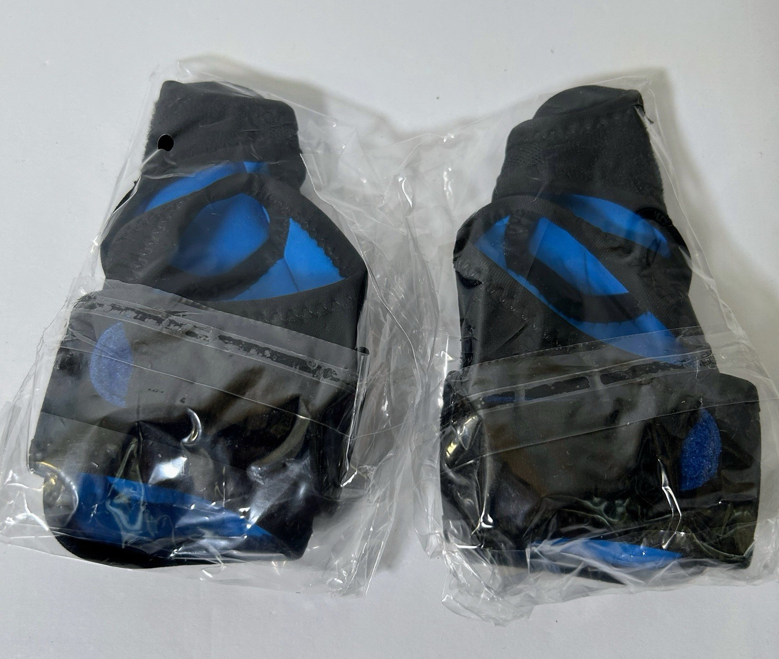 FEATOL Maximum Pain Relief for aches & pain Large wrist & thumb brace One Pair