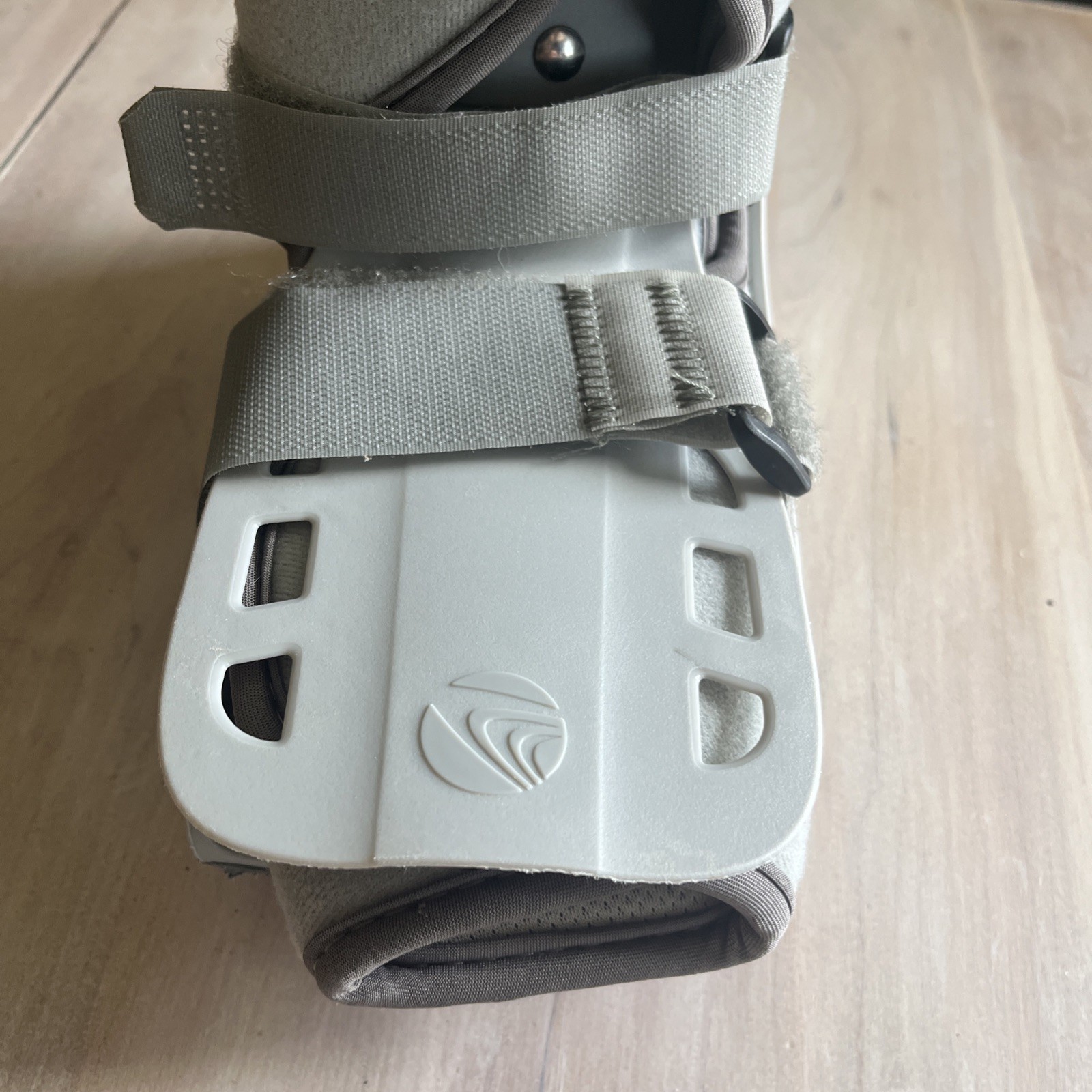 Breg Genesis Mid-Calf Full Shell Walking Boot, Orthopedic Walker Boot SMALL