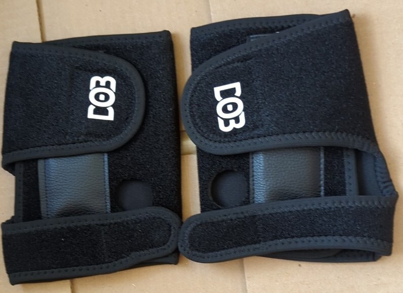 1 Pair DOB Fitted Wrist Brace w/ Removable Splint & Adjustable Strap L&R Hands.