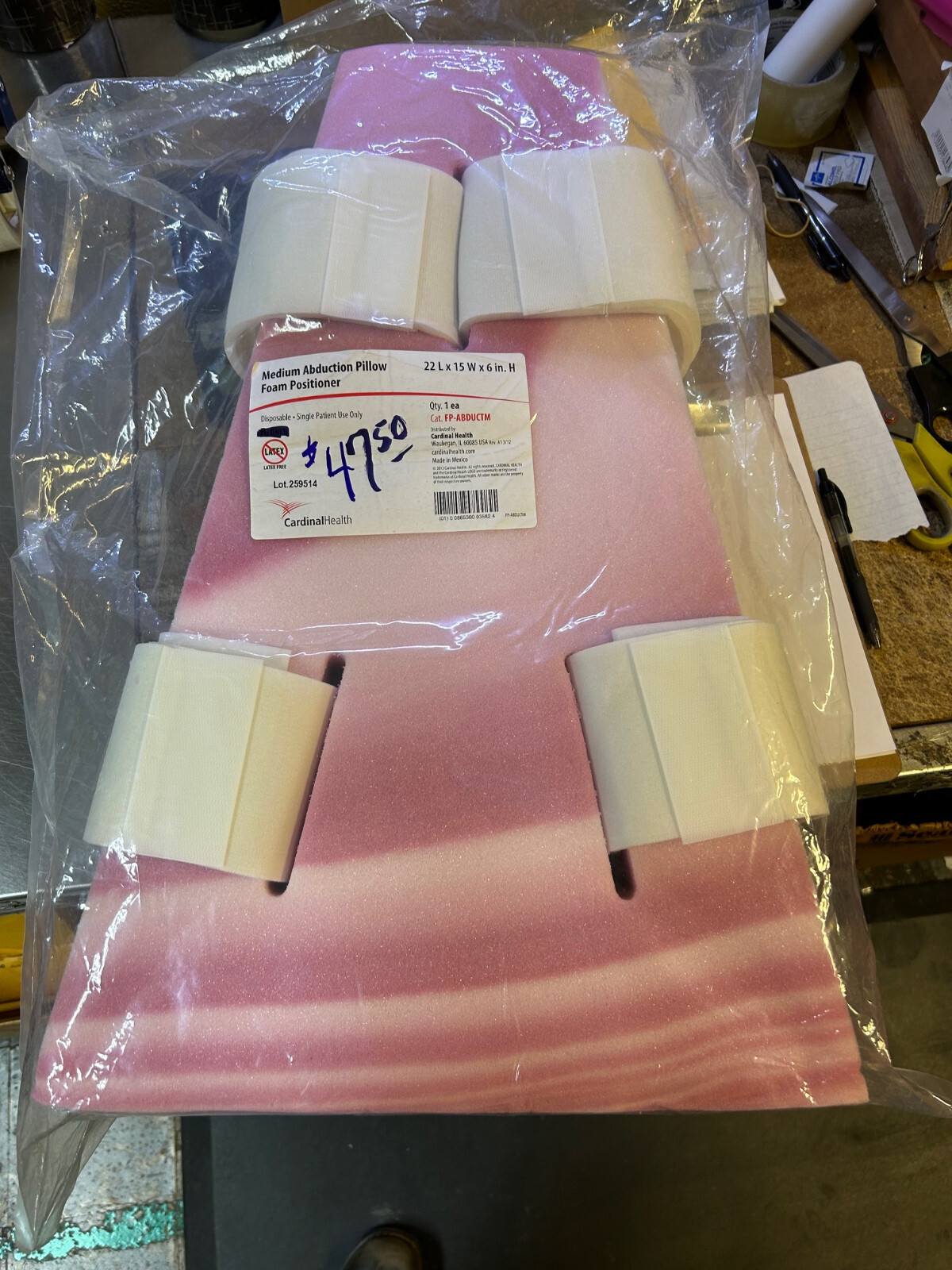 Cardinal Health Medium Abduction Pillow Foam Positioner 22 x 15 x 6 New ABDUCTM