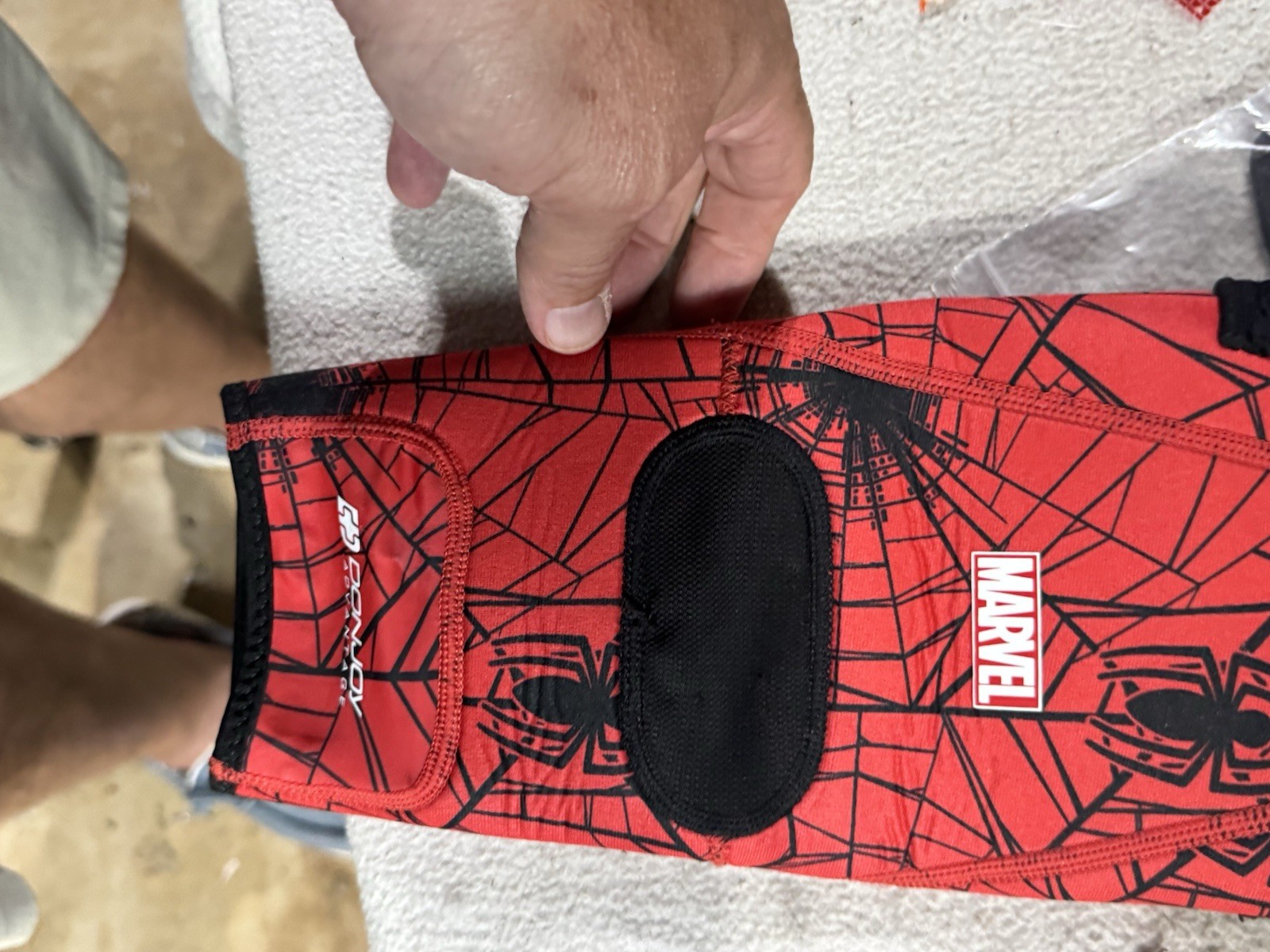 Donjoy Advantage Marvel Spiderman Patella Knee Sleeve, YOUTH, Mild Support, NEW
