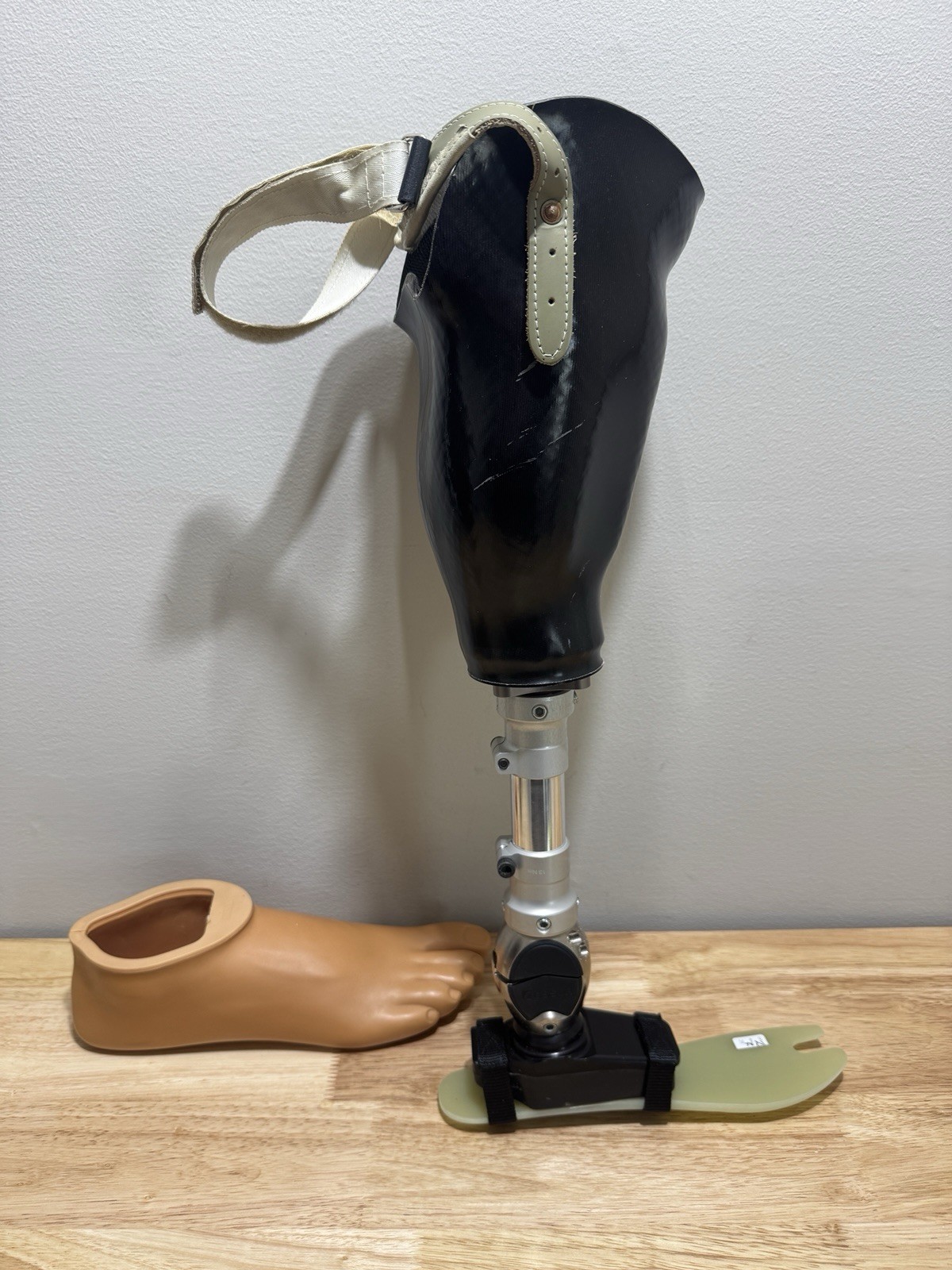 Ossur Prosthetic Right Leg K2 Sensation Size 28R Cat 2 Ottobock 4R69=5
