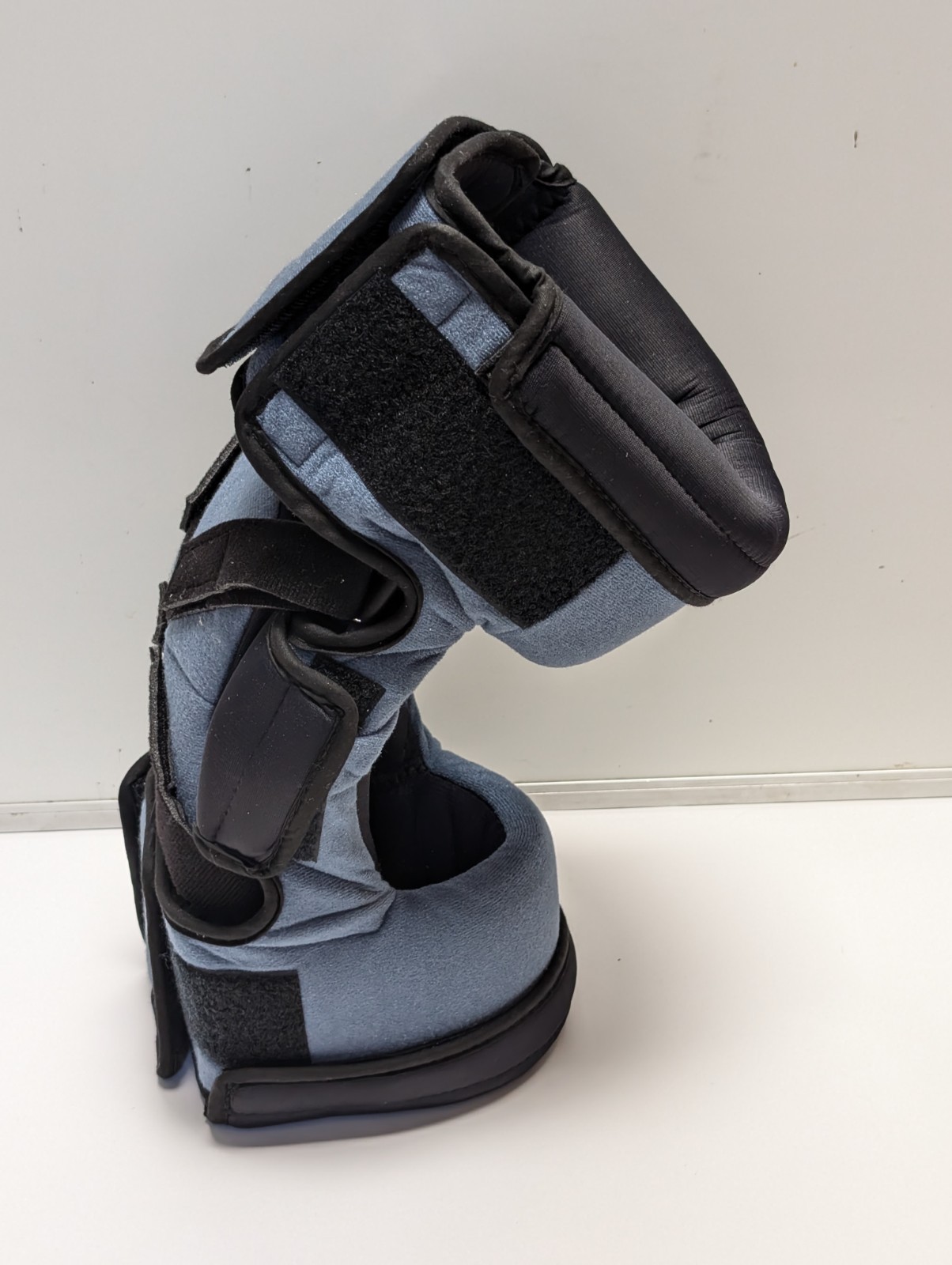 DYNA PRO Flex Knee Size Small ( USED).
