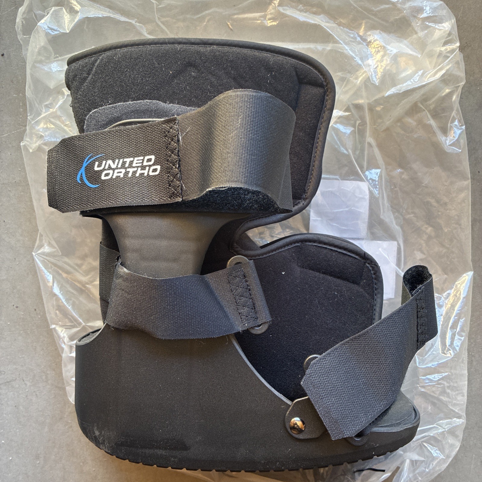 United Ortho USA14013 Short Cam Walker Fracture Boot, X-Small Black