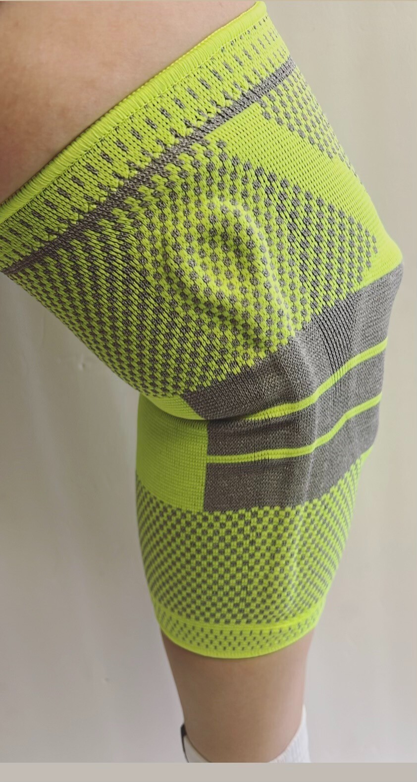 Knee Brace Compression Sleeve, Neon Green Pads Braces for Men Women Medical – XL
