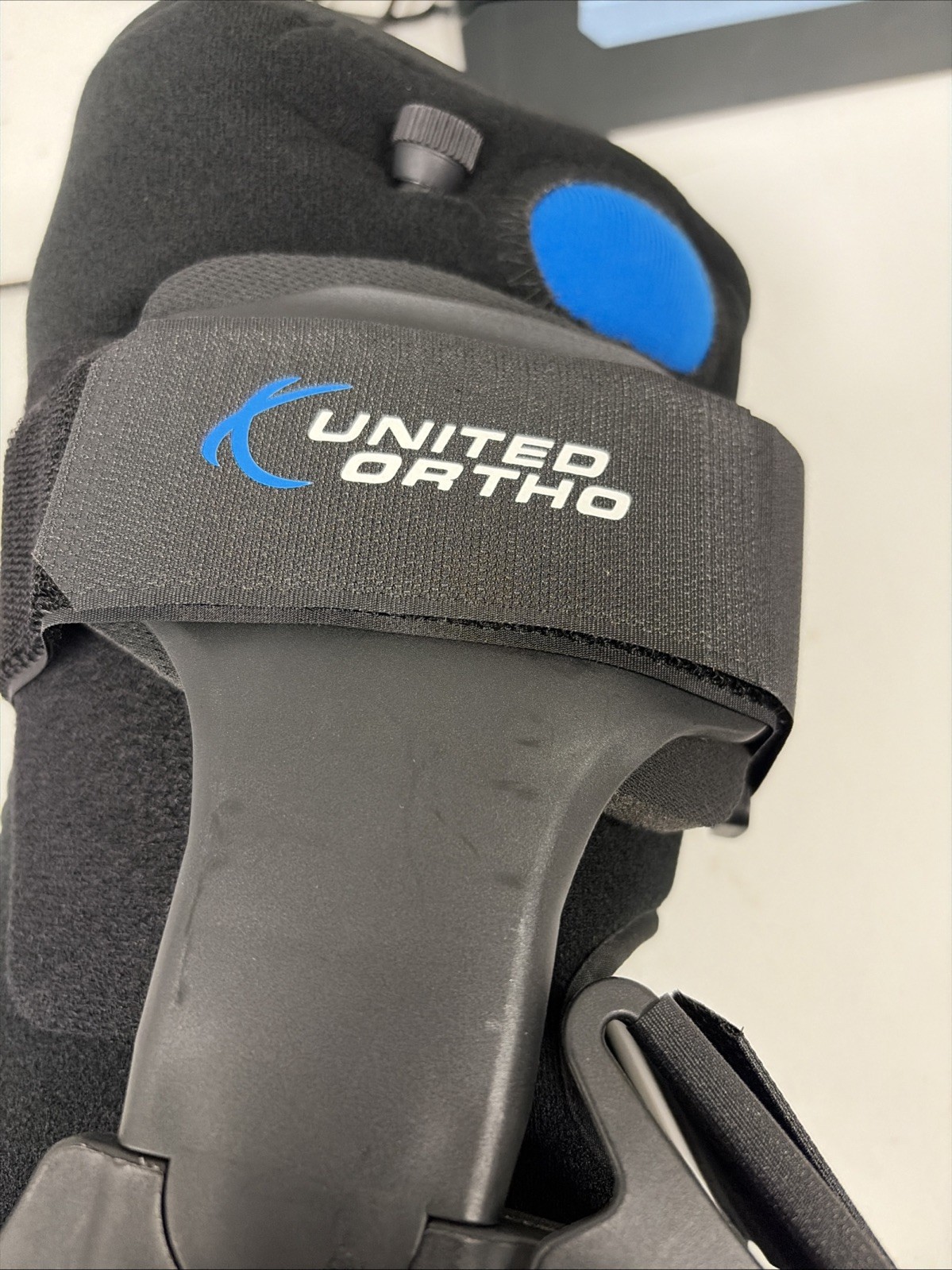 United Ortho USA14115 Short Air Cam Walker Fracture Boot, Medium, Black