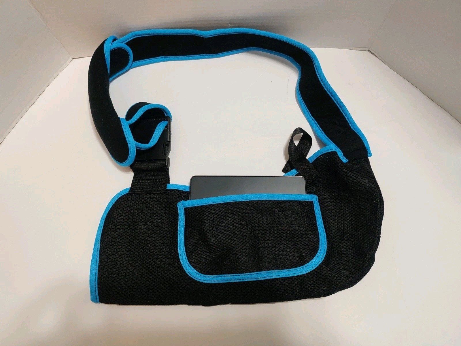 Adjustable Shoulder Arm Sling Immobilizer with Two Pocket for Rotator Medium