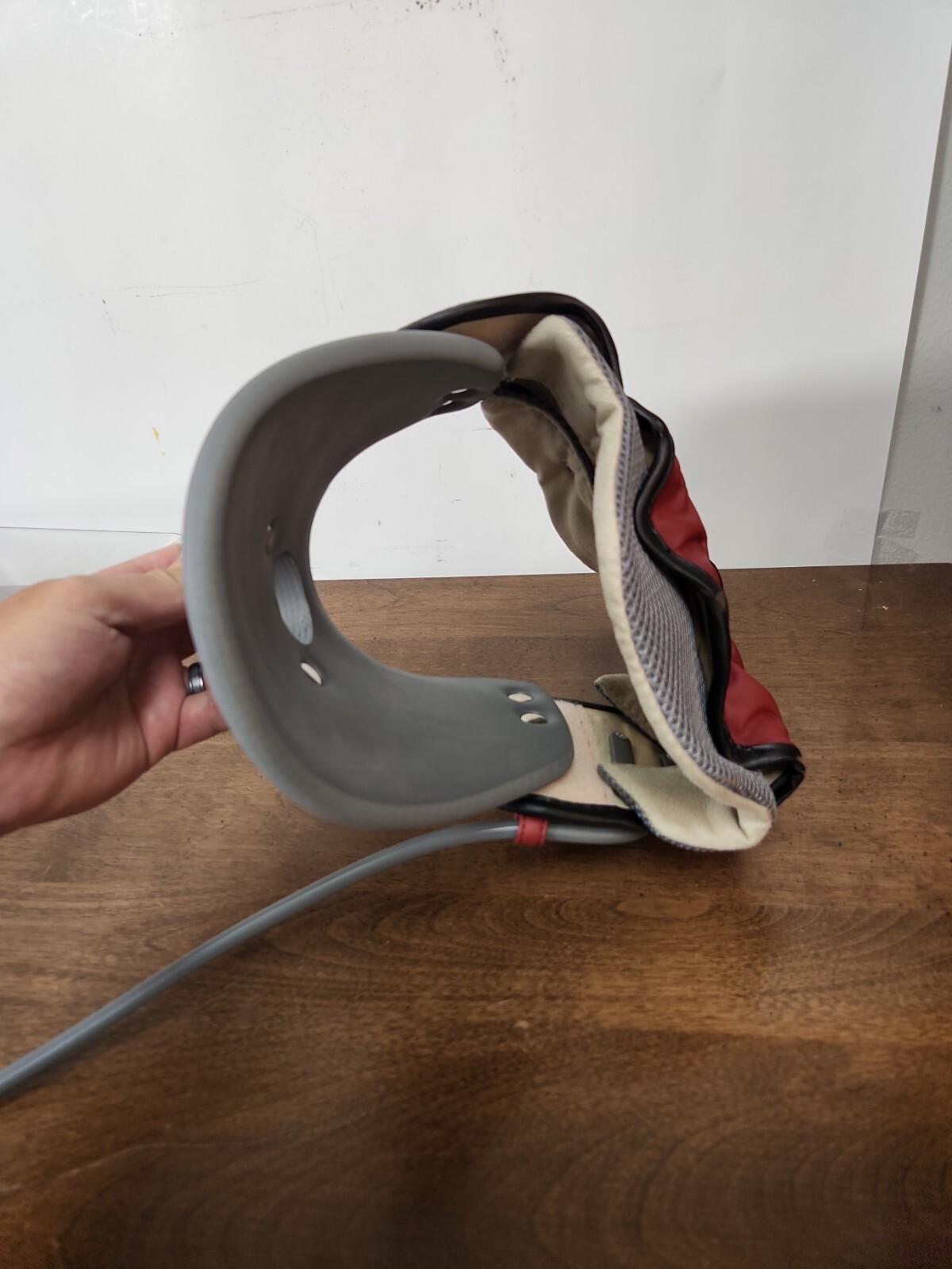 NEW LEAMAI COMPRESSION NECK BRACE RED – ADJUSTABLE SIZE – NO PUMP
