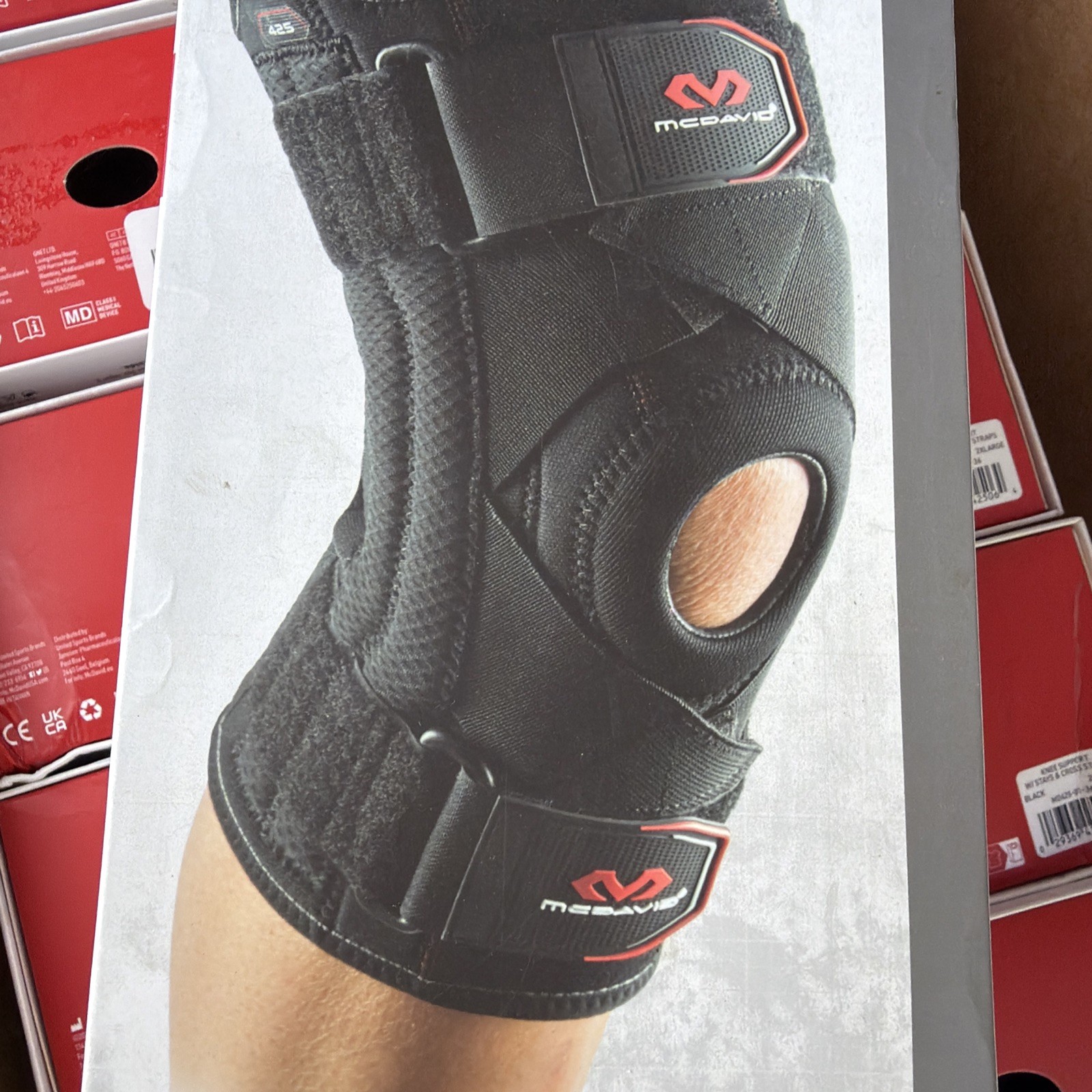 Mcdavid Level 2 Knee support w/ stays & cross straps size X-large 16-17.5