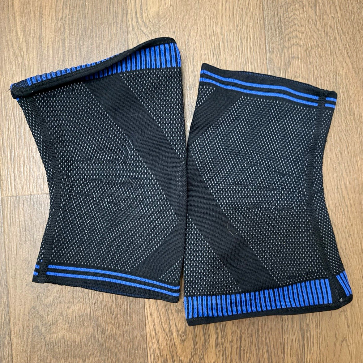 Knee Compression Sleeves Pair One Size Black/Blue Compression Stabilization