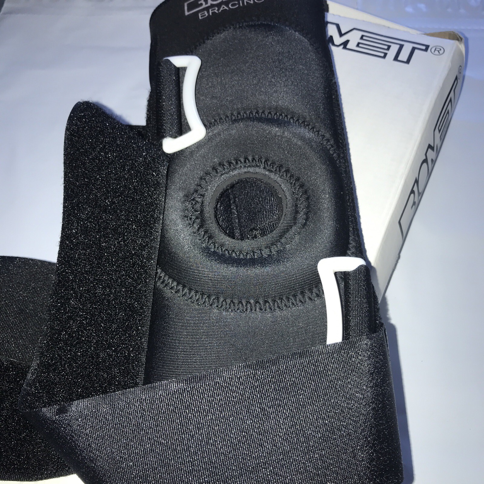 Breg/Biomet Hinged Knee Brace Circle Buttress Size Small. New