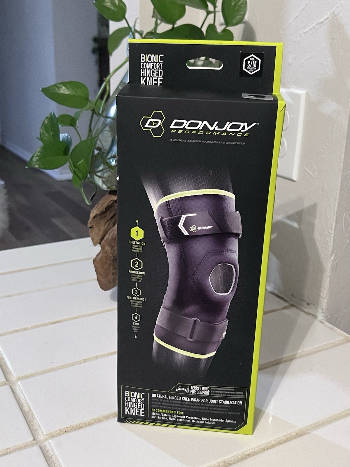 Donjoy Performance Bionic Comfort Hinged Knee Brace Size SMALL