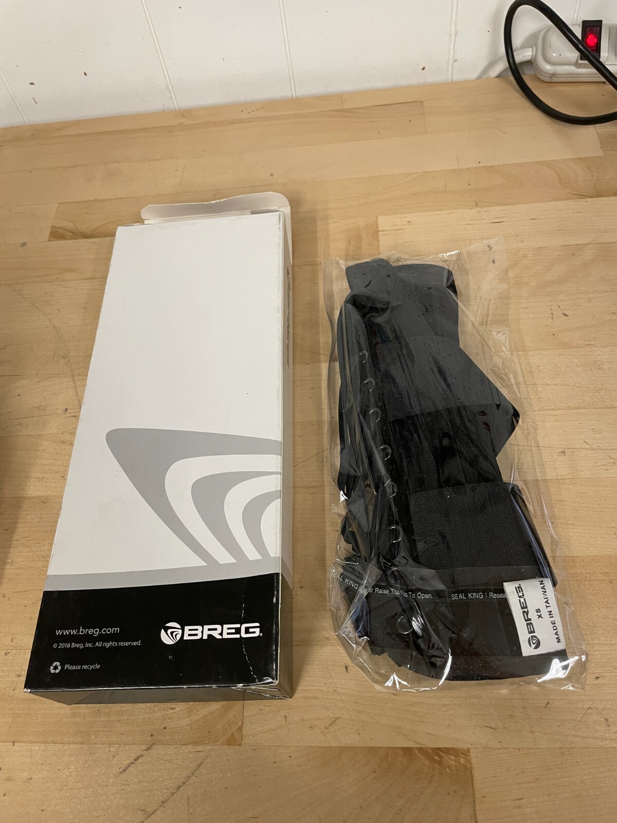 Breg Wrist Lacer X-SMall Right WRIST BRACE 104110-010 *