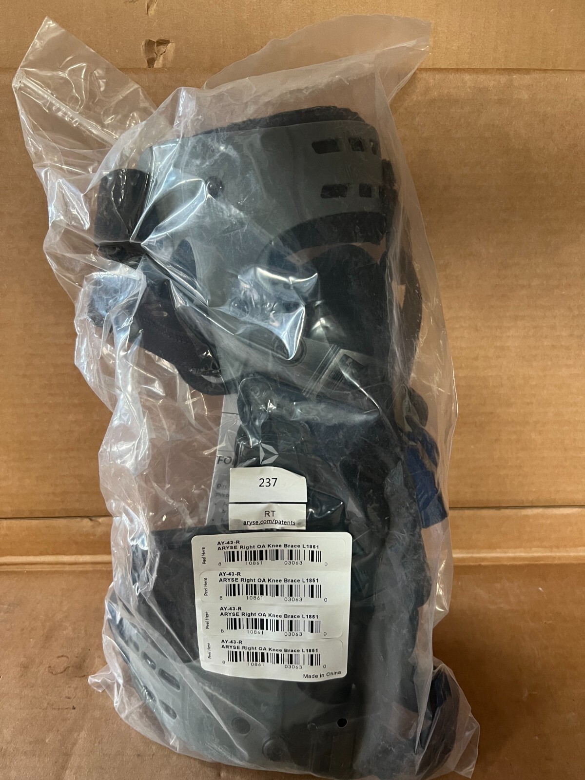 Aryse Right OA Knee Brace Model AY-43-R – L1851 NEW