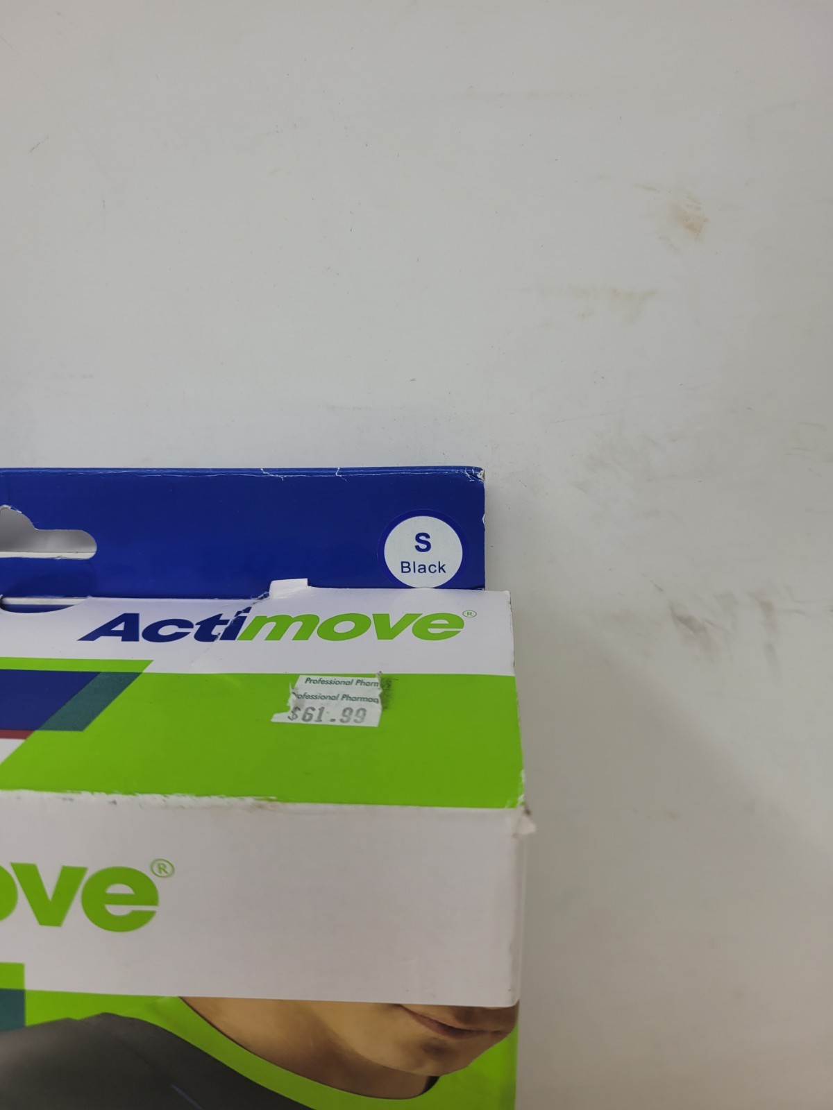Actimove Shoulder Support Small Black Extra Pocket for Optional Hot/Cold Pack