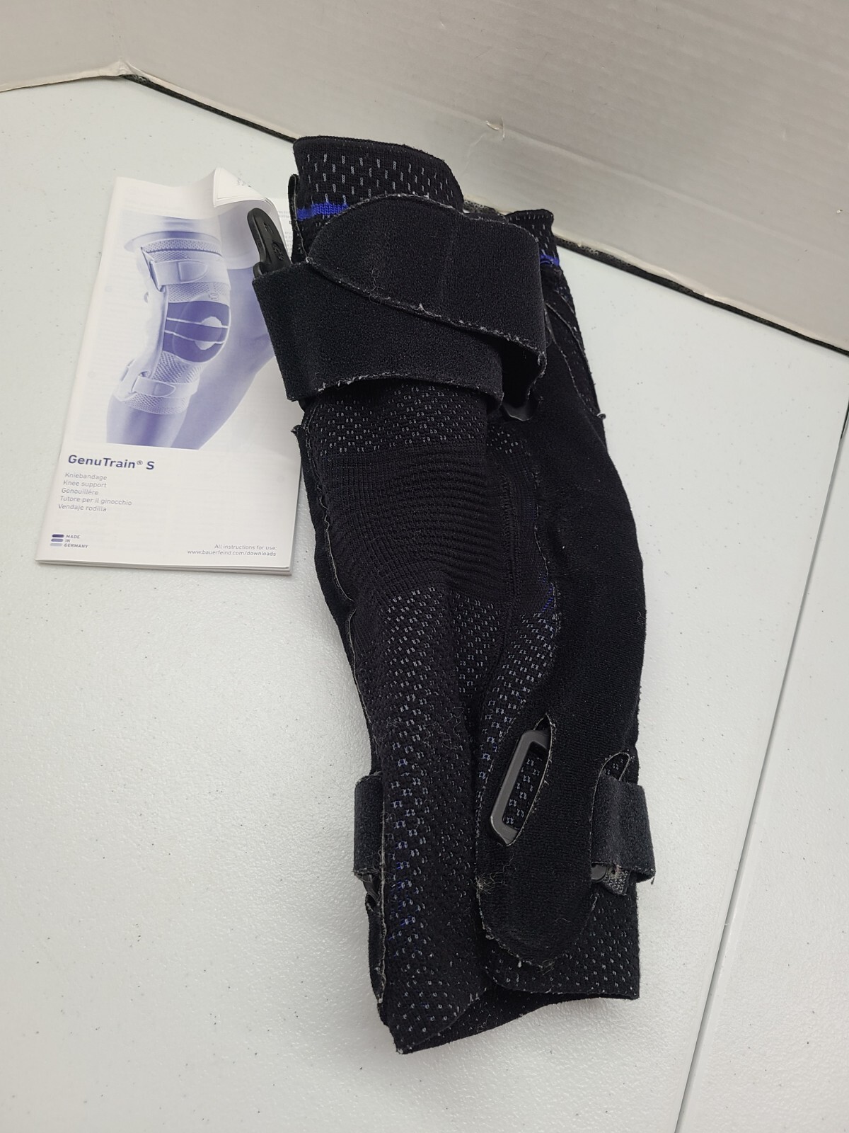 READ DESCRIPTION SEE PHOTOS Bauerfeind GenuTrain S Breathable Knit Knee Brace