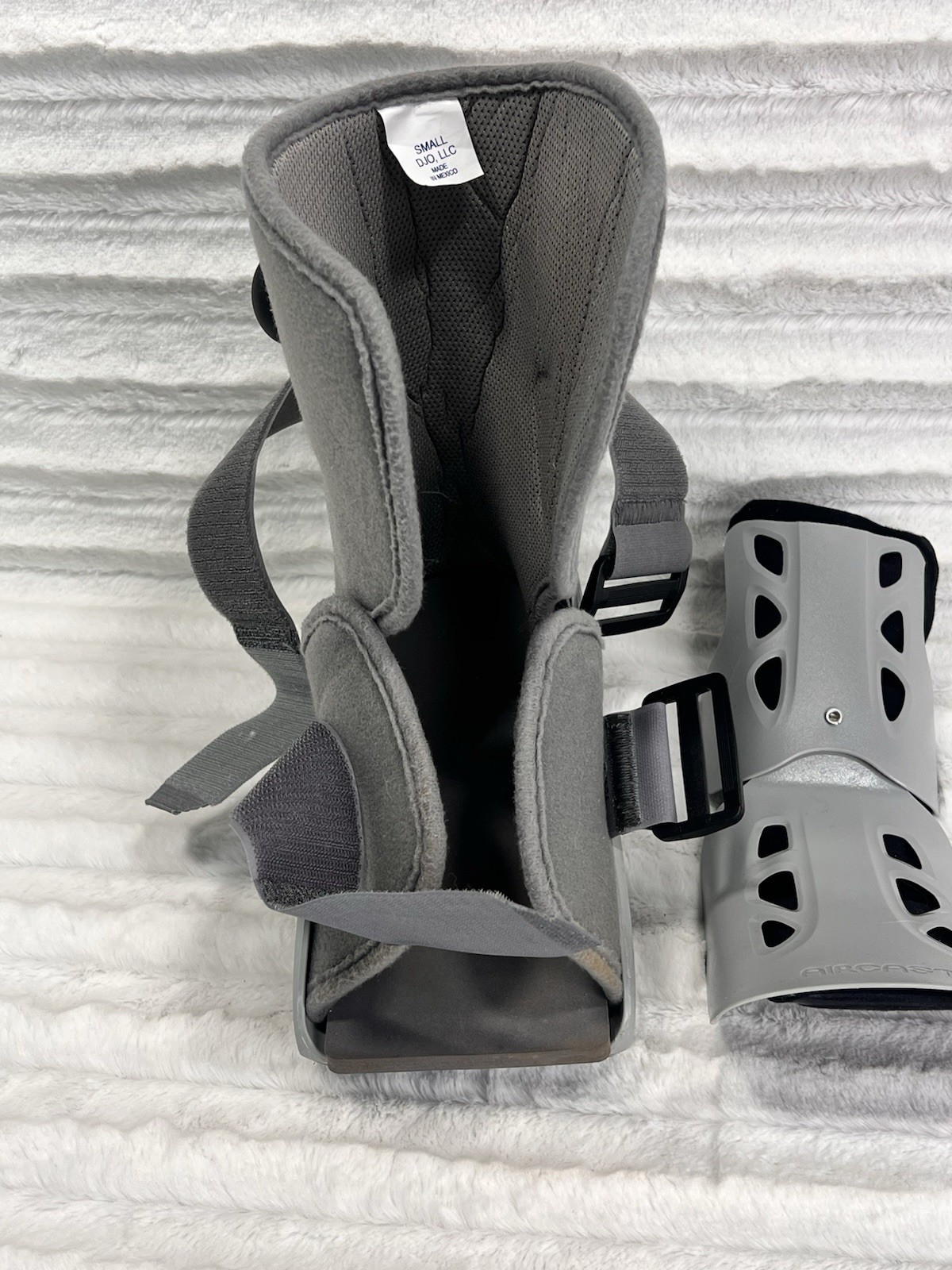 Softstrike Aircast Walker Brace/Walking Boot DJO (Short) Size Small