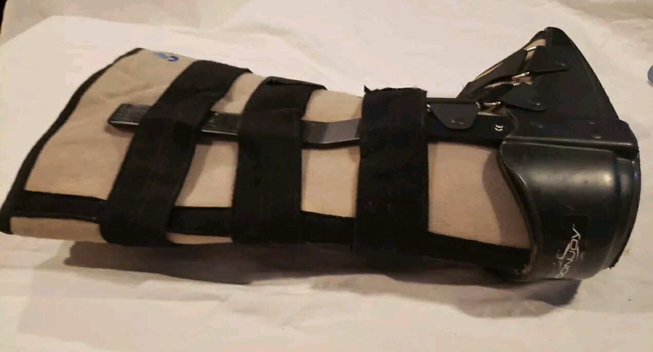 DJ Orthopedics LLC DonJoy Boot Unisex Adult Medium Full Foot Cast Walking Boot