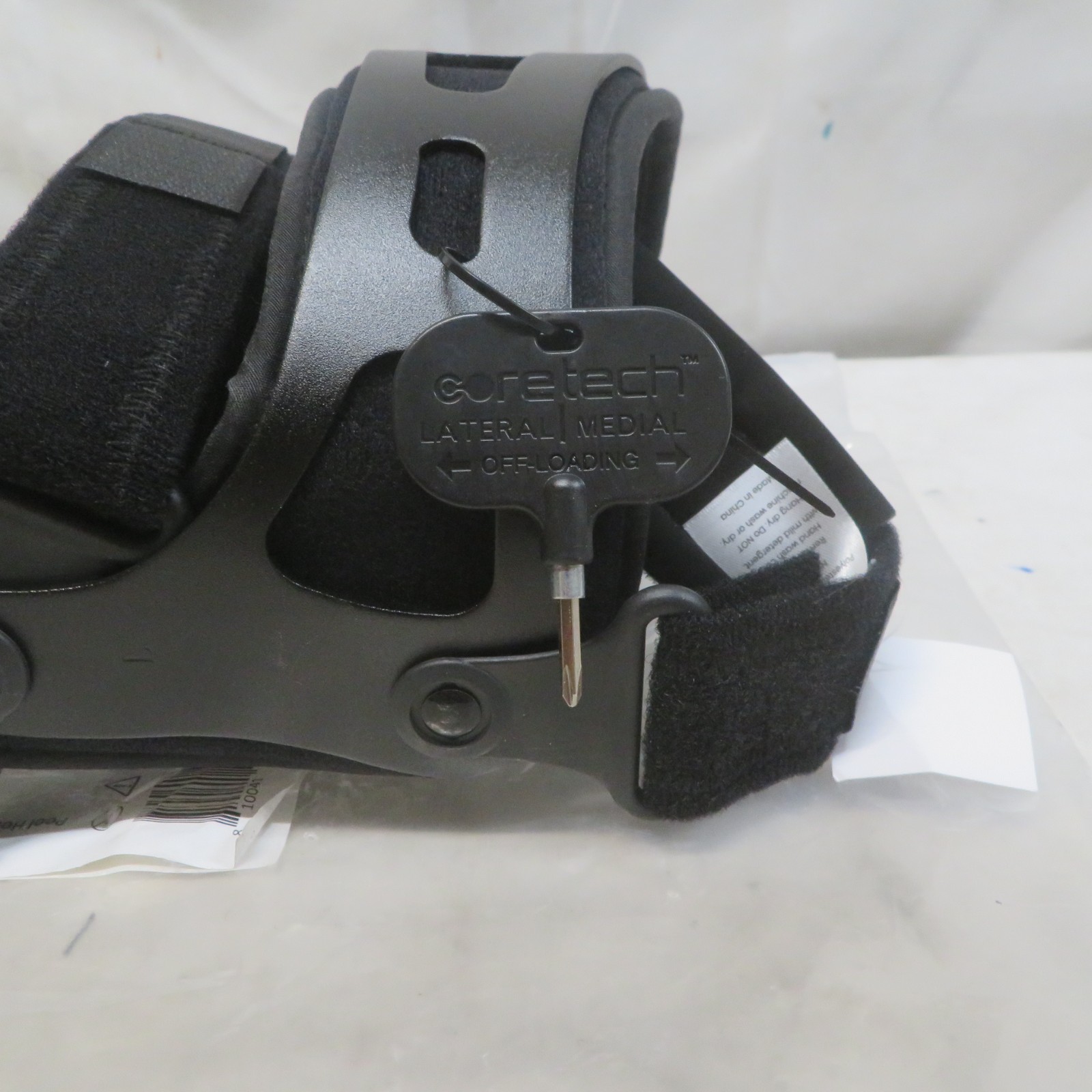 Coretech SUP2079BLKRL 845 Adjustable Straps OA Knee Brace for Right Leg – Large