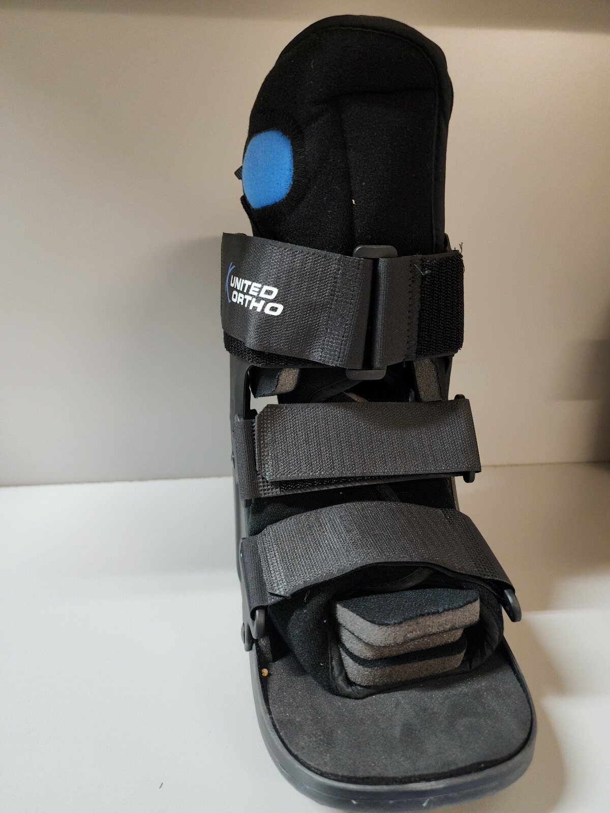United Ortho Extra Small Short Air Cam Walker Fracture Boot Fits Left or Right