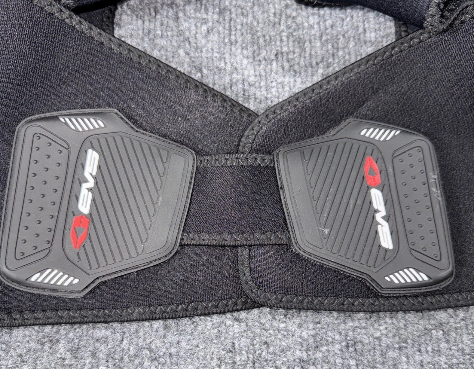 EVS SB05 Bilateral Shoulder Stabilizer Brace Black, Dual X-Strap XL