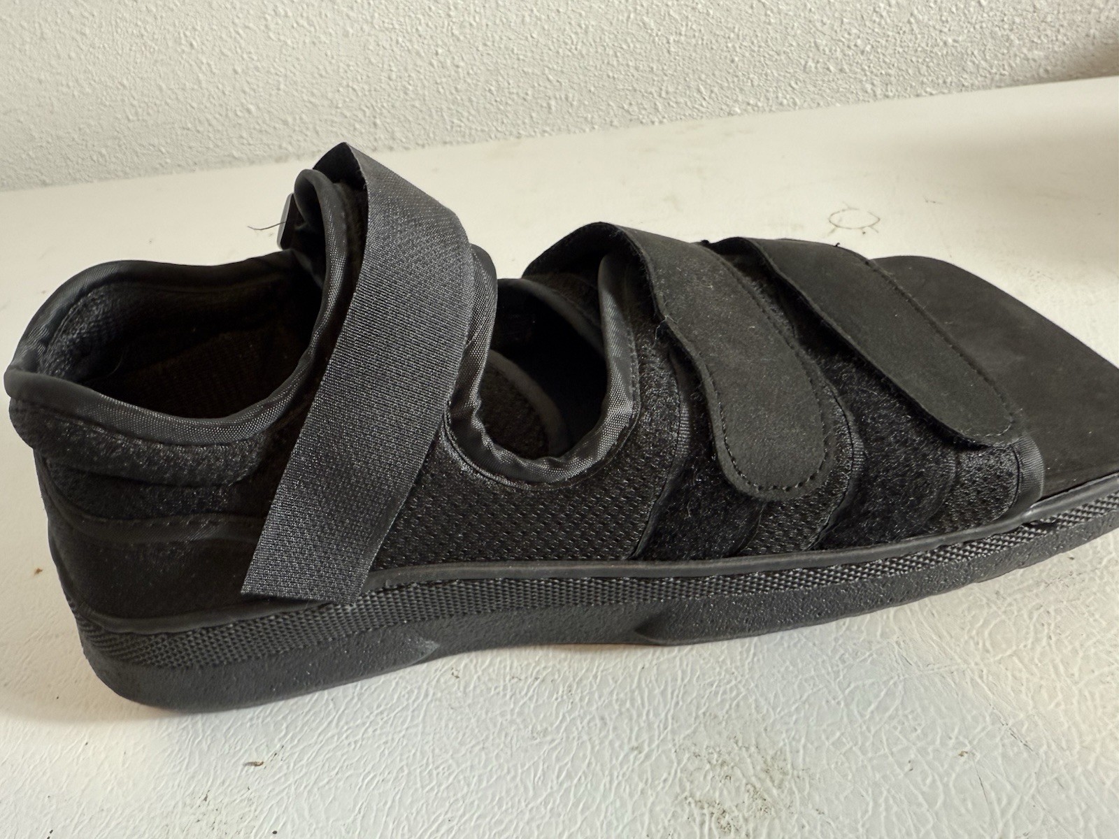 Darco OrthoWedge , Square-Toe Healing Shoe -men’s Medium. Post Surgery
