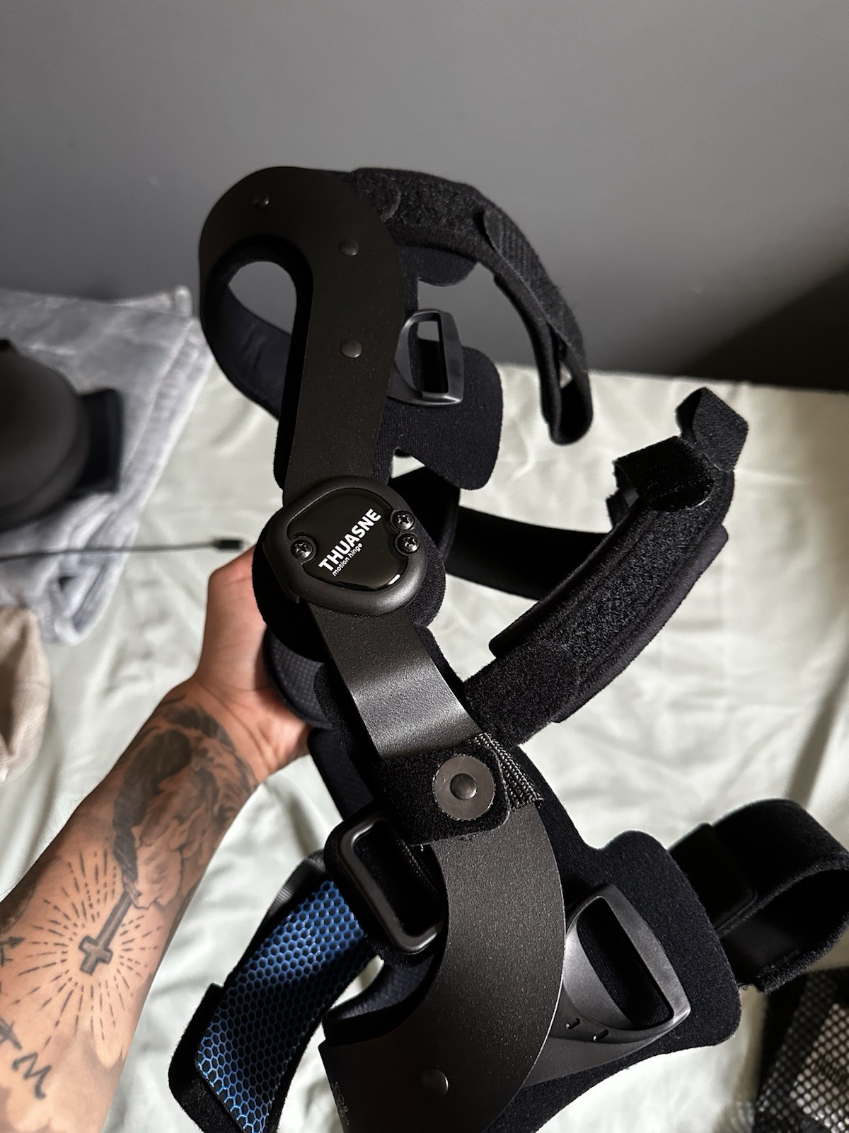 ACL/MCL/PCL/Meniscus/Ligament Knee Brace for Sports Injuries Medium, Right Knee