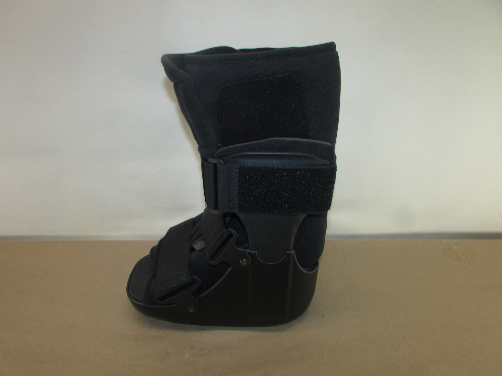 United Ortho USA14111 Short Air Cam Walker Fracture Boot XS