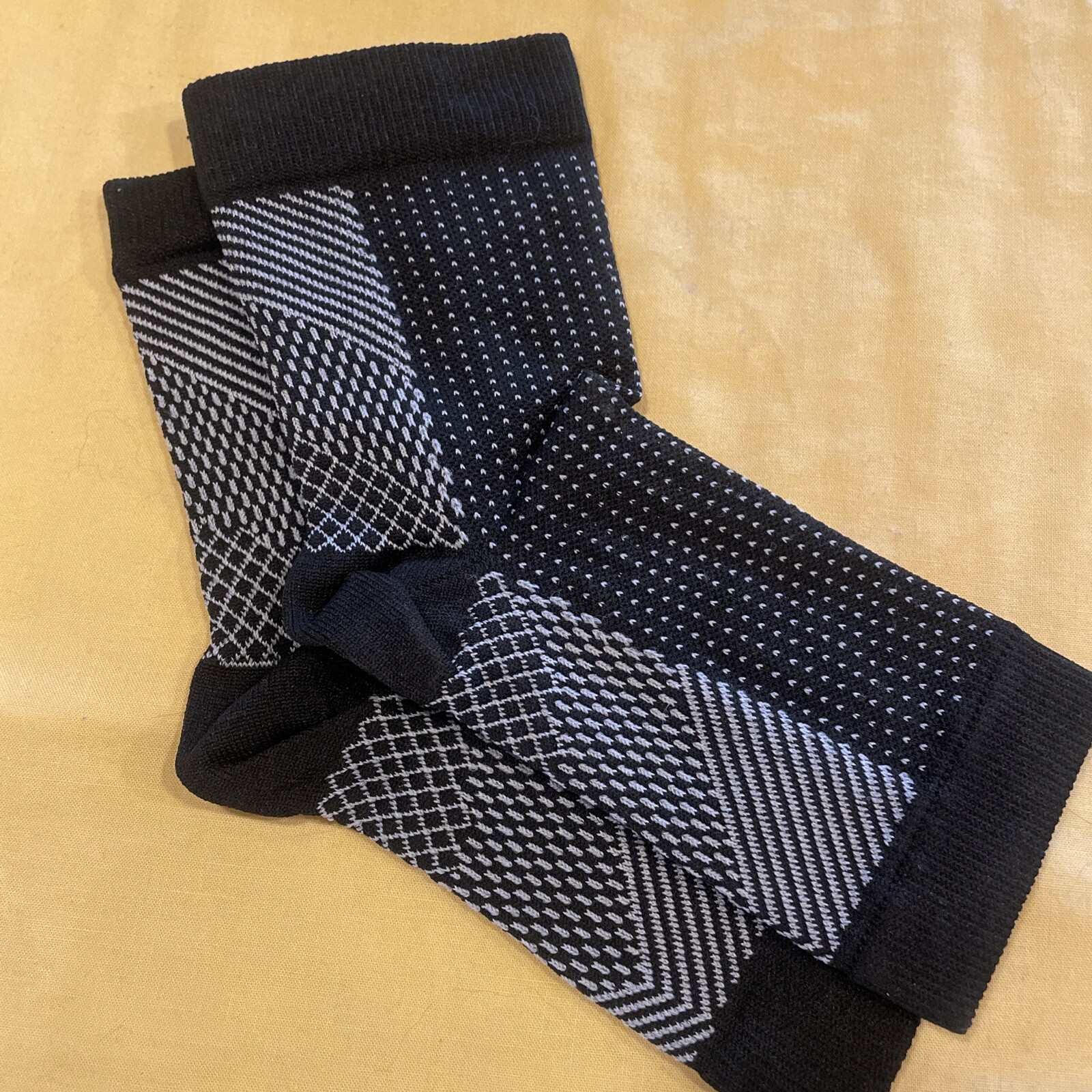Compression Ankle Socks /Ankle brace Black fits shoe size approx 10-13 Free ship