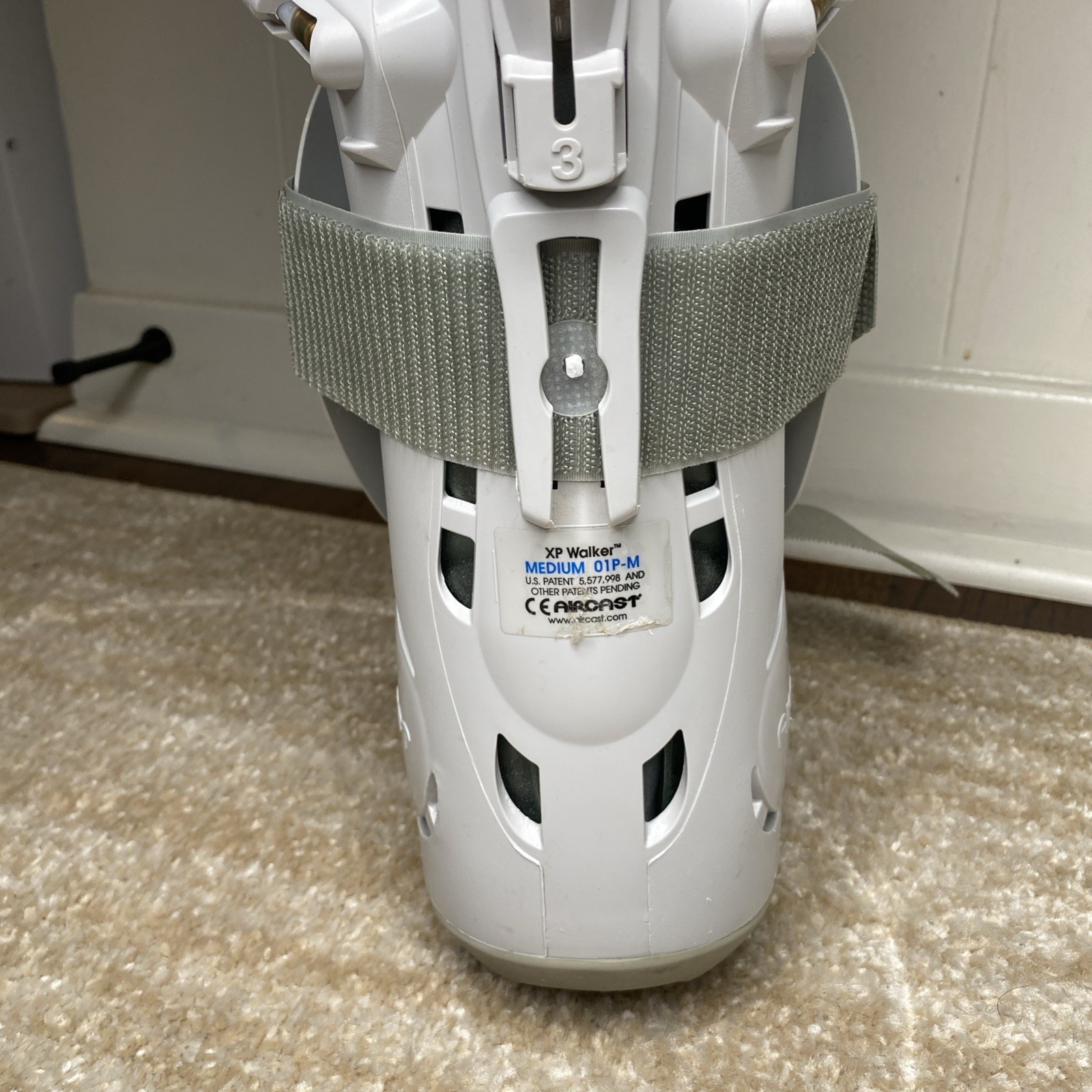 Aircast XP Walker (Extra Pneumatic) Walker Boot Large 01P-M Medium with Inflator
