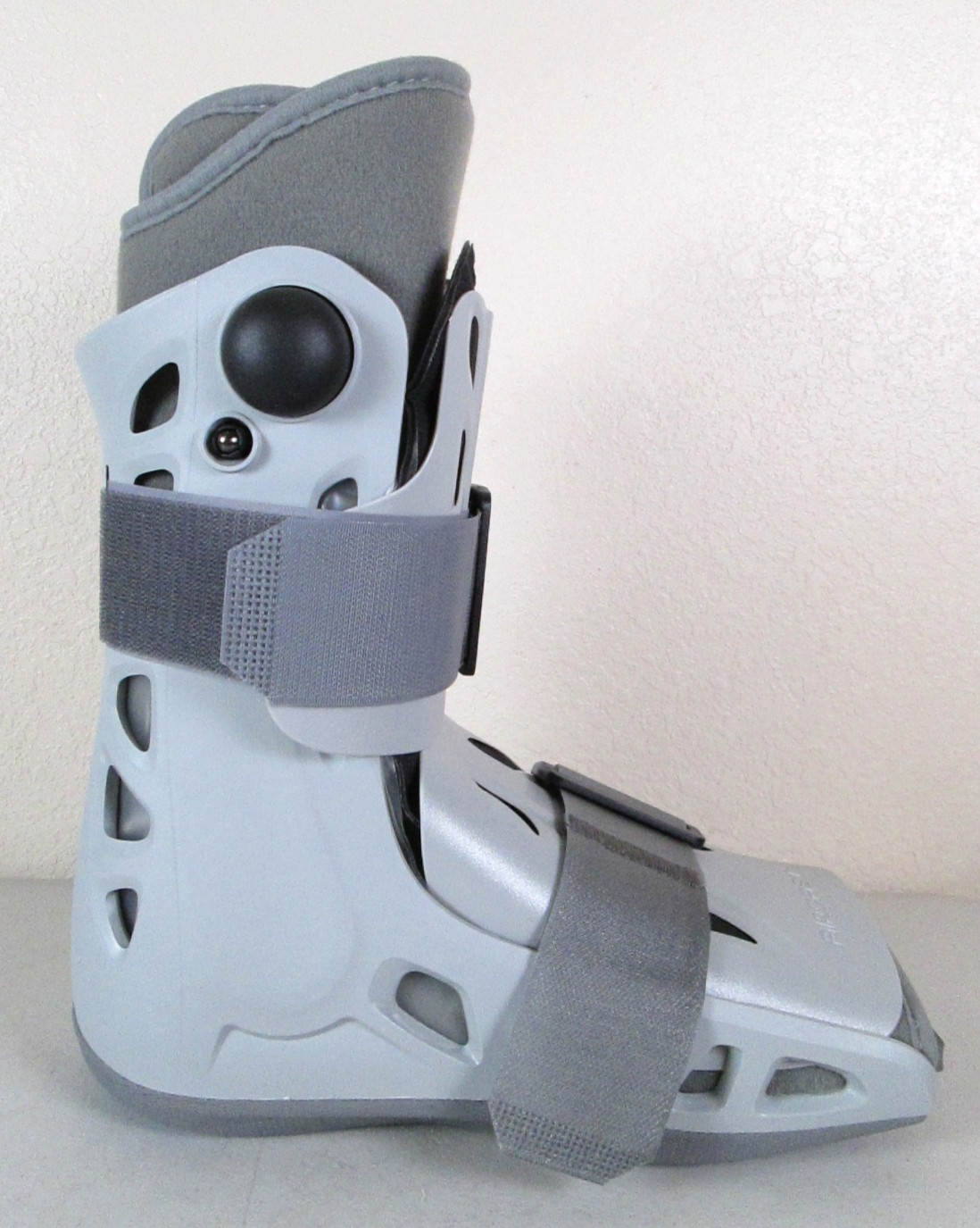 Aircast Airselect Walker Brace/Walking Boot Size Medium – NEW –