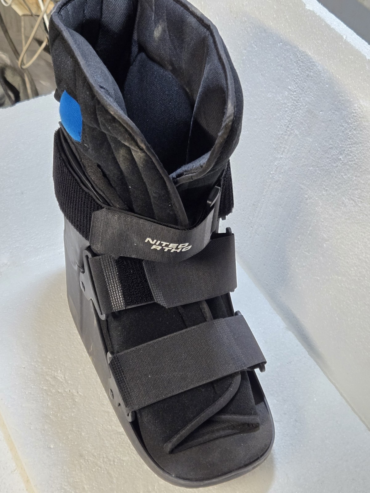 United Ortho Short Air Cam Walker Fracture Boot Medium Black