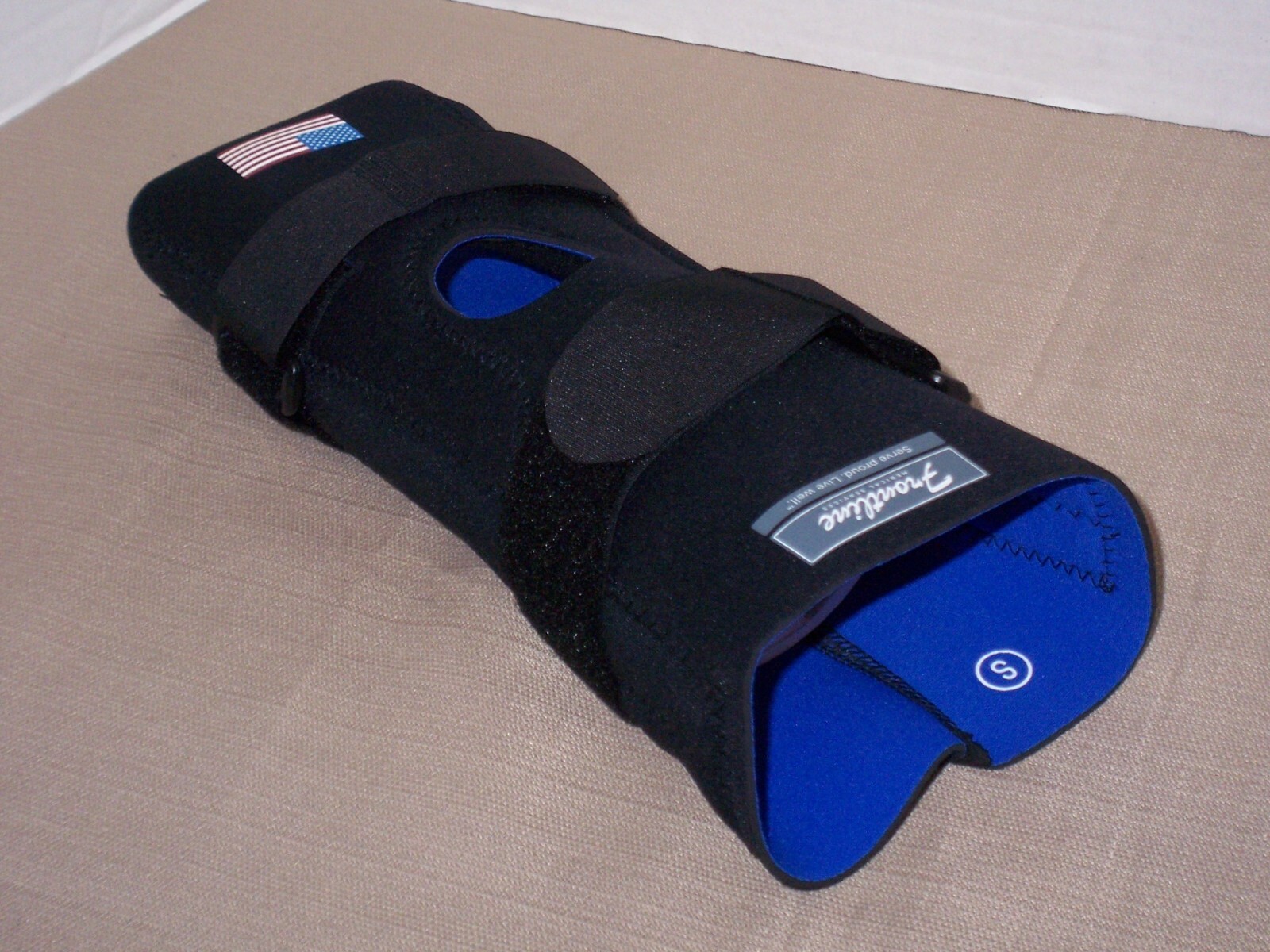 Knee mobility firm support stabilizer neoprene-FrontLine K46 adult small NEW USA