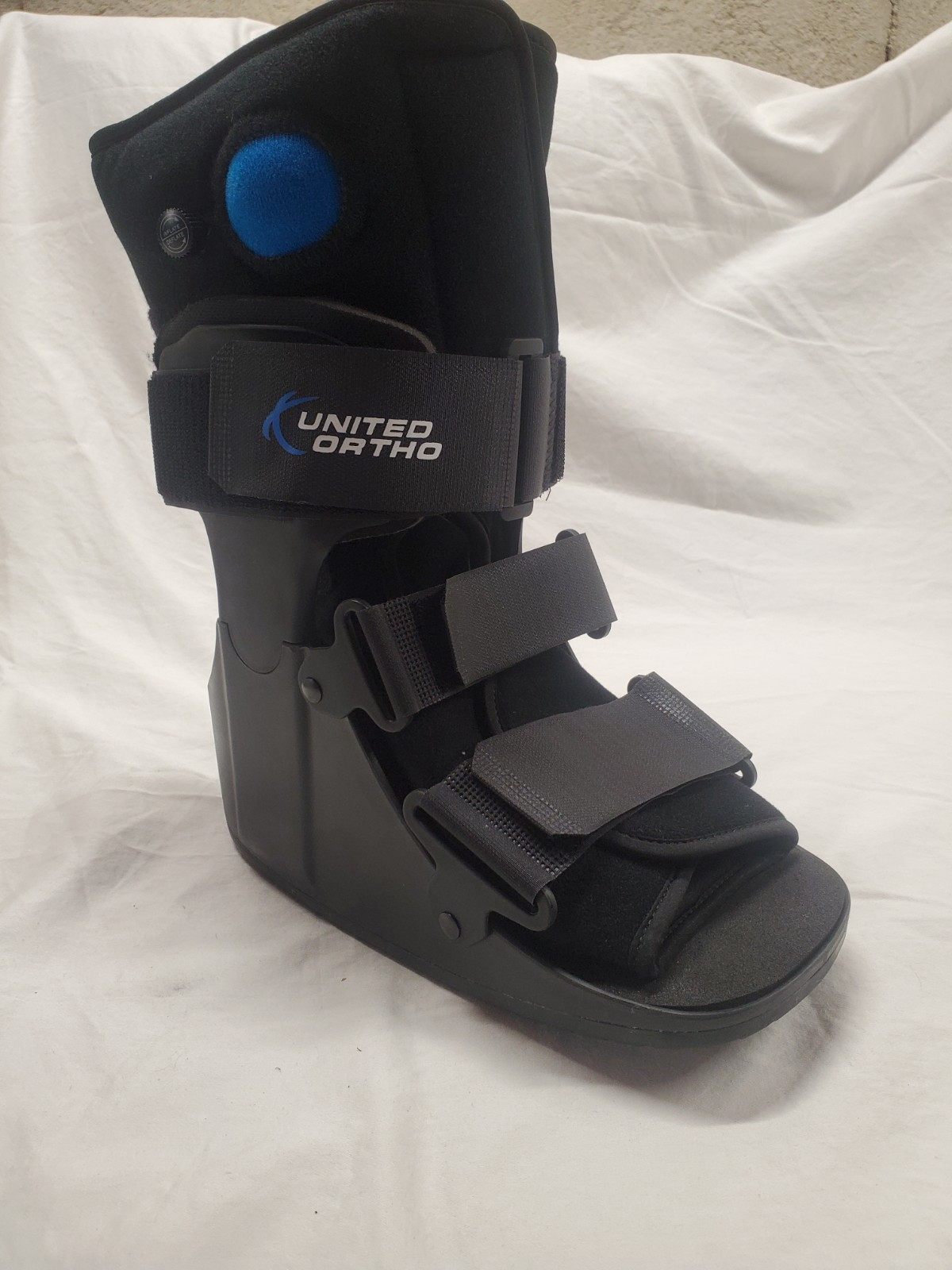 United Ortho Short Air Cam Walker Fracture Boot Size Small Black