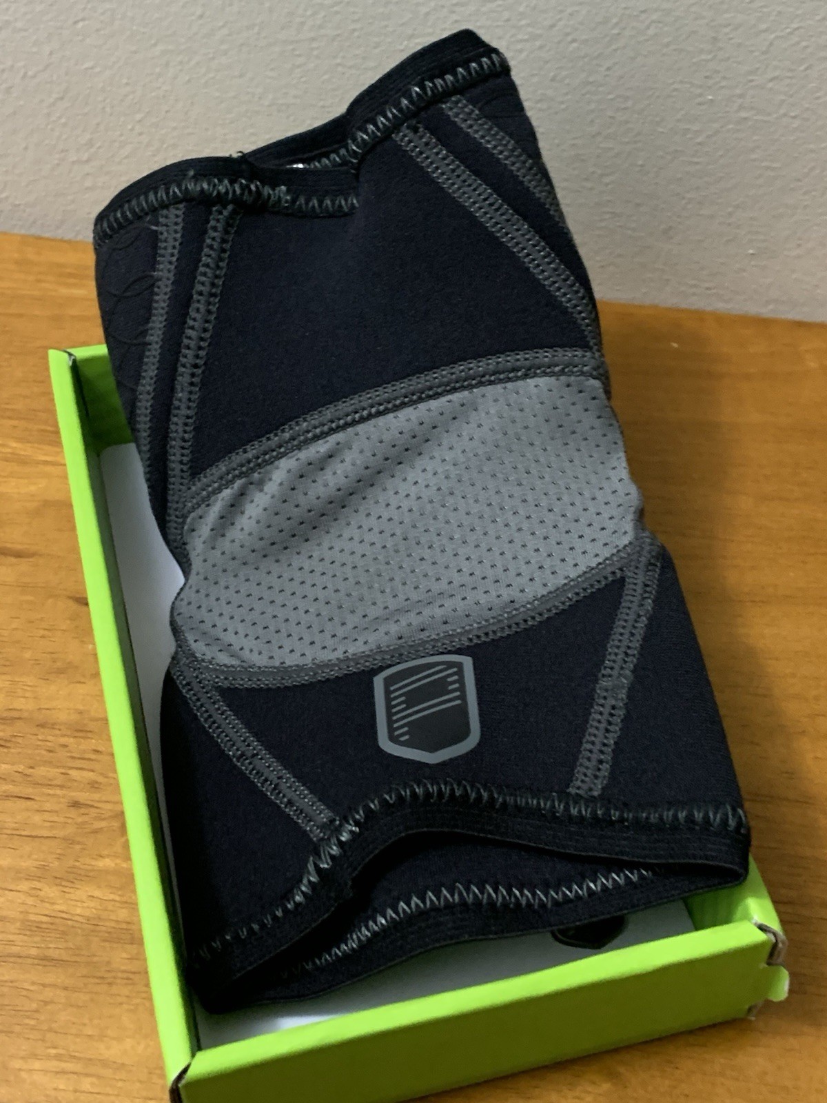 P-TEX ** PRO ELBOW SLEEVE** ” P-TEXE200“ **BLACK **NEW** Small