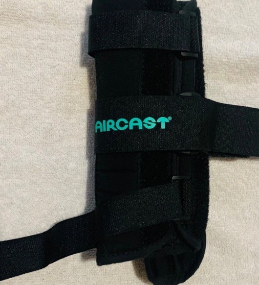 Aircast A2 Wrist Brace With Thumb Medium Right